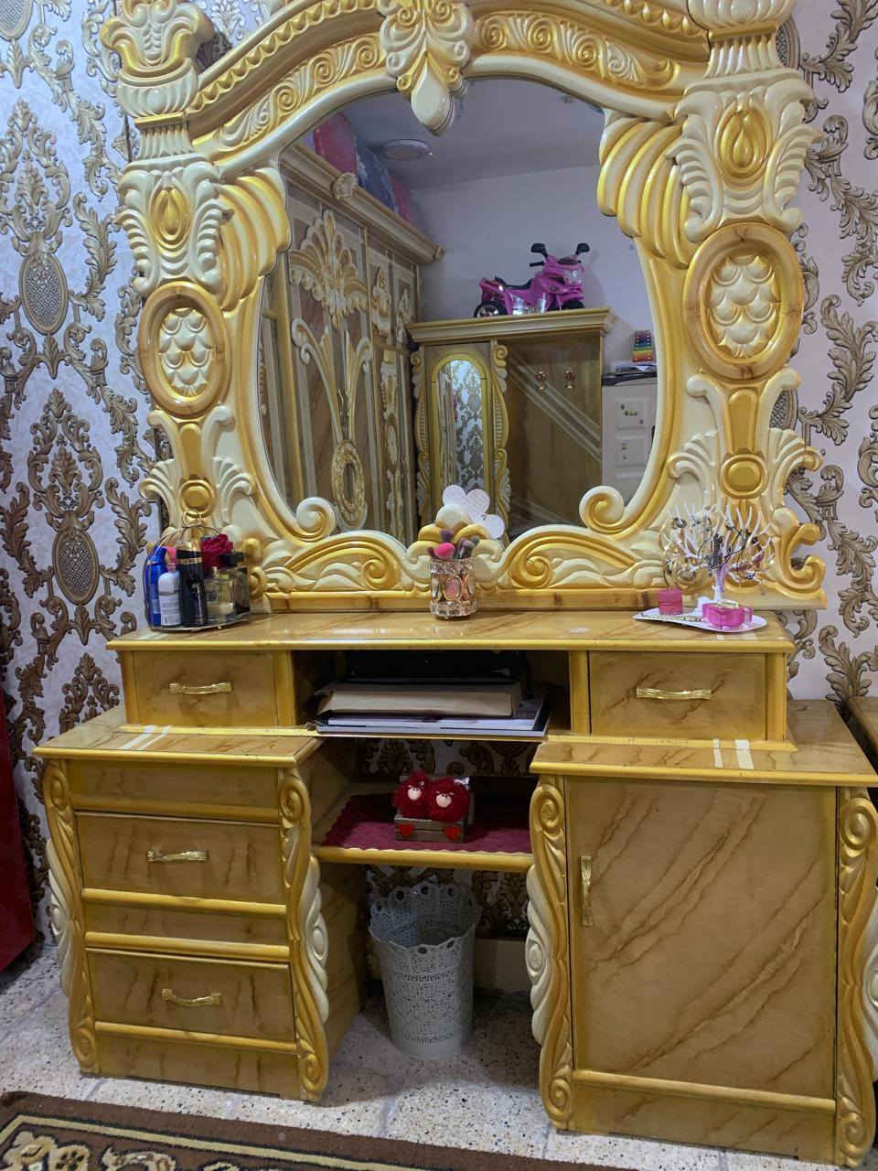 سلام عليكم غرفت اخشاب للبيع 950الف مكان ابو غريب النصر وسلام ***********
