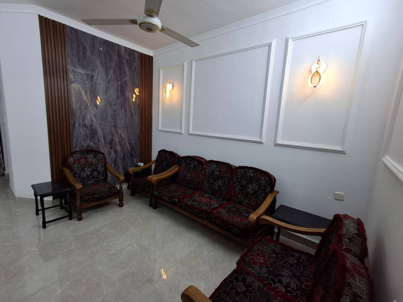 دار للبيع في منطقه الدوره الطعمه مساحه ١٢٥ متر الشارع التجاري خلف مكتبه القريشي  للاستفسار الاتصال على الرقم 
***********
