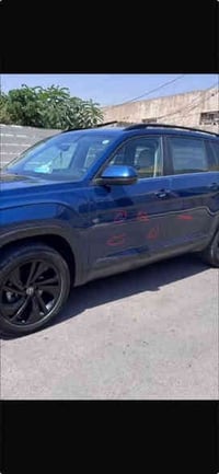 للبيع فقط {سيارة اطلس سبعه 7️⃣ }راكب SE موديل 2023  مواصفات:-فول بانور...