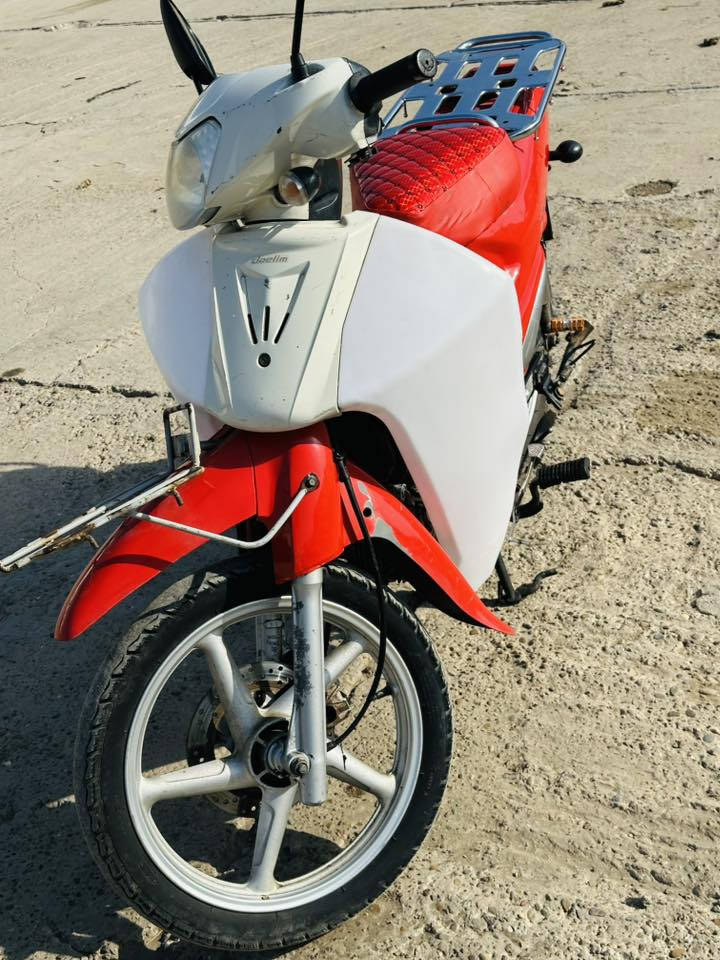 السلام عليكم ماطور سرفيس للبيع مناقصه برغي مكينه خير من الله كله ابلادي بس الدرع الچبير امبدل زوج تاير جديد كهربائيات كله شغاله للتواصل اتصل على الرقم ***********
