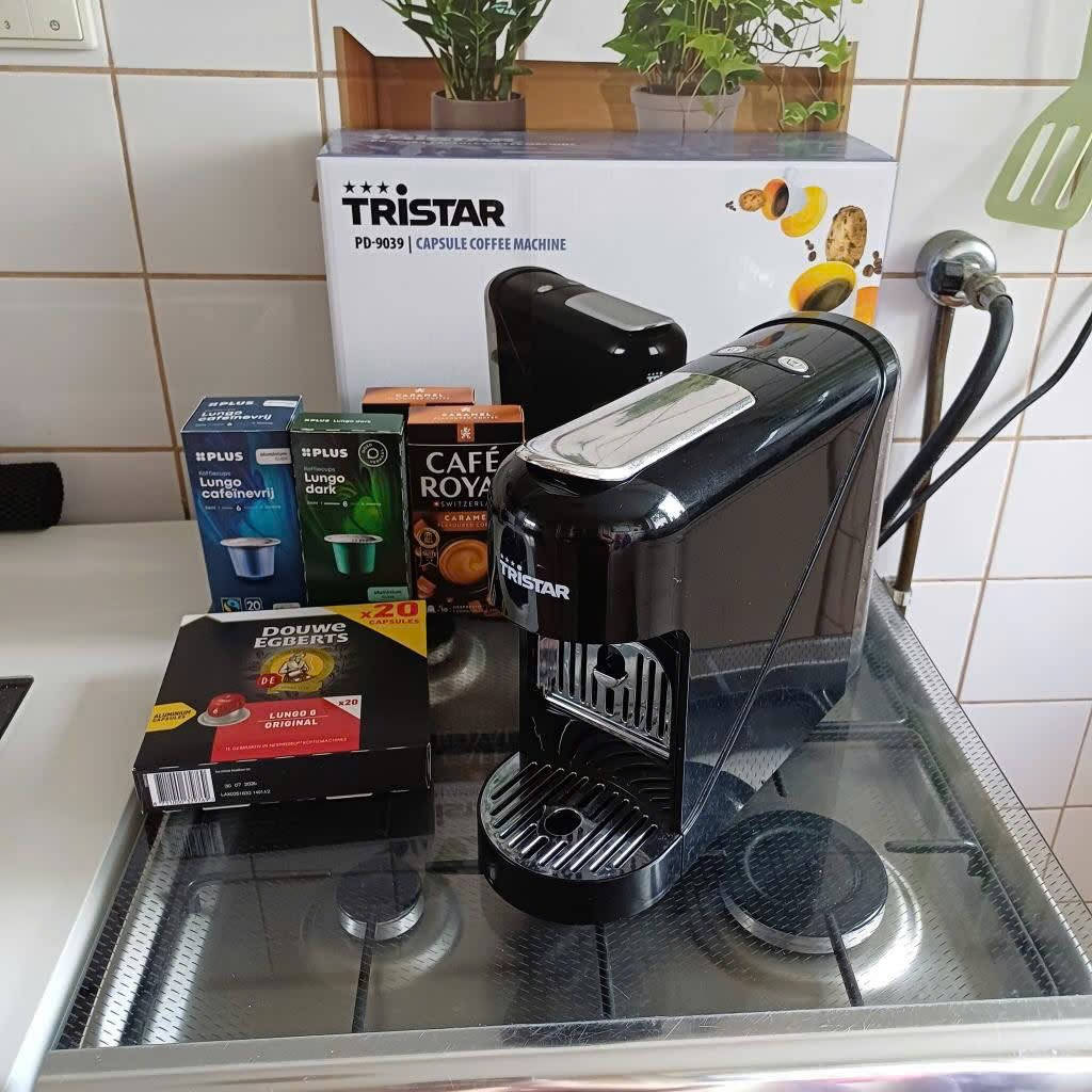 ماكنة قهوة كبسولات نسبريسو 🧋☕️ السعر 50 الف 🔥

ماكينة صنع القهوة بالكبسولات Tristar PD-903.

* التوافق: الماكينة متوافقة مع كبسولات Nespresso.

* الأداء: تحتوي على مضخة ضغط بقوة 20 بار لضمان استخلاص غني للنكهة والرائحة .

* المواصفات: تتميز بقدرة 1400 واط 

 * وخزان مياه بسعة 0.8 لتر.

تقوم آلة القهوة هذه بتحضير قهوة إسبريسو أو لونغو لذيذة

وبفضل الطاقة العالية التي تبلغ 1400 واط ونظام الضخ الذي يبلغ 20 بار، يتم ضمان أقصى قدر من الطعم والرائحة، مما يجعلها مثالية لأي وقت من اليوم.
‎


**إذا كنت صاحب هذا الإعلان وتريد حذفه لأي سبب، رجاءا أرسل رسالة إلى الدعم الفني**