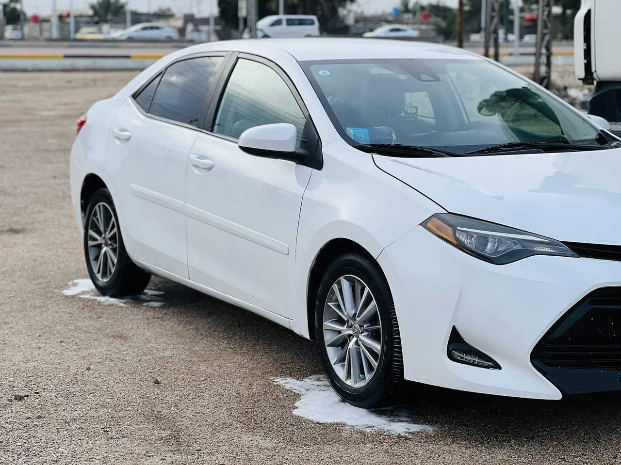 السلام عليكم للبيع كورلا موديل2017وارد امريكي
بيه بيبان ثنين وجاملغ الخلفي بي بارد سياره جديده
رقم بصره انكليزي سنويه جديده مكينه كير حداديه 
تخم تاير كله جديد  مكان سياره البصره باقي تفاصيل ع رقم انه مكلف بنشر ***********
