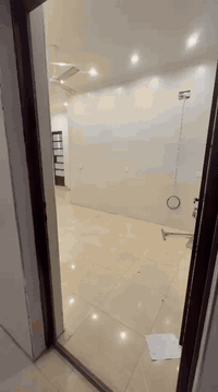 للإيجار شقة معزولة ارضي مودرن 150م
📍 حي الزهور شارع المستشفى 
تجاررري فقط 
📣 موقع مميز على الشارع العام 
يوجد طبكة سيارات
🪧 4 غرف كبار وصحيات 
دجلة للعقار
 ايجار شهري : 850 الف 
***********📢
***********
