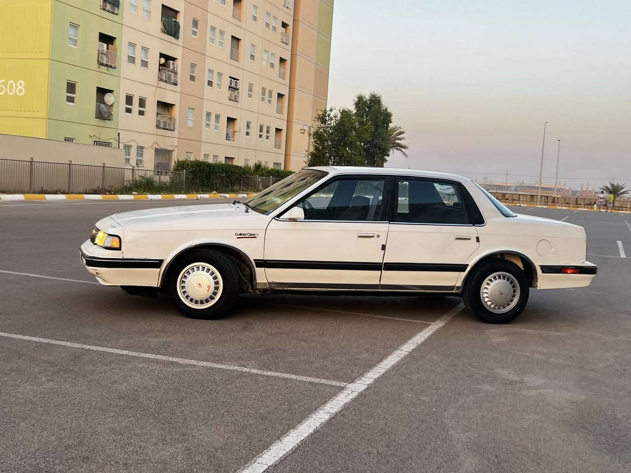 🚗 للبيع او المرواس حسب القناعة أولدزموبيل موديل 1990
- محرك 3100 مكفول لا تبخير ولا تنقيص.
- لايتات زينون أصلية.
- تخم تايرات جديد، صار أسبوع من مركب.
- مبدل فيت بم (Fuel Pump) مع باتري جديد
- مسجل يدعم AUX والبلوتوث.
- السيارة جاهزة مجهزة.
- صدر خلفي جديد.
- صدر أمامي بنسبة 70%.

للاستفسار يرجى التواصل على الخاص.***********
