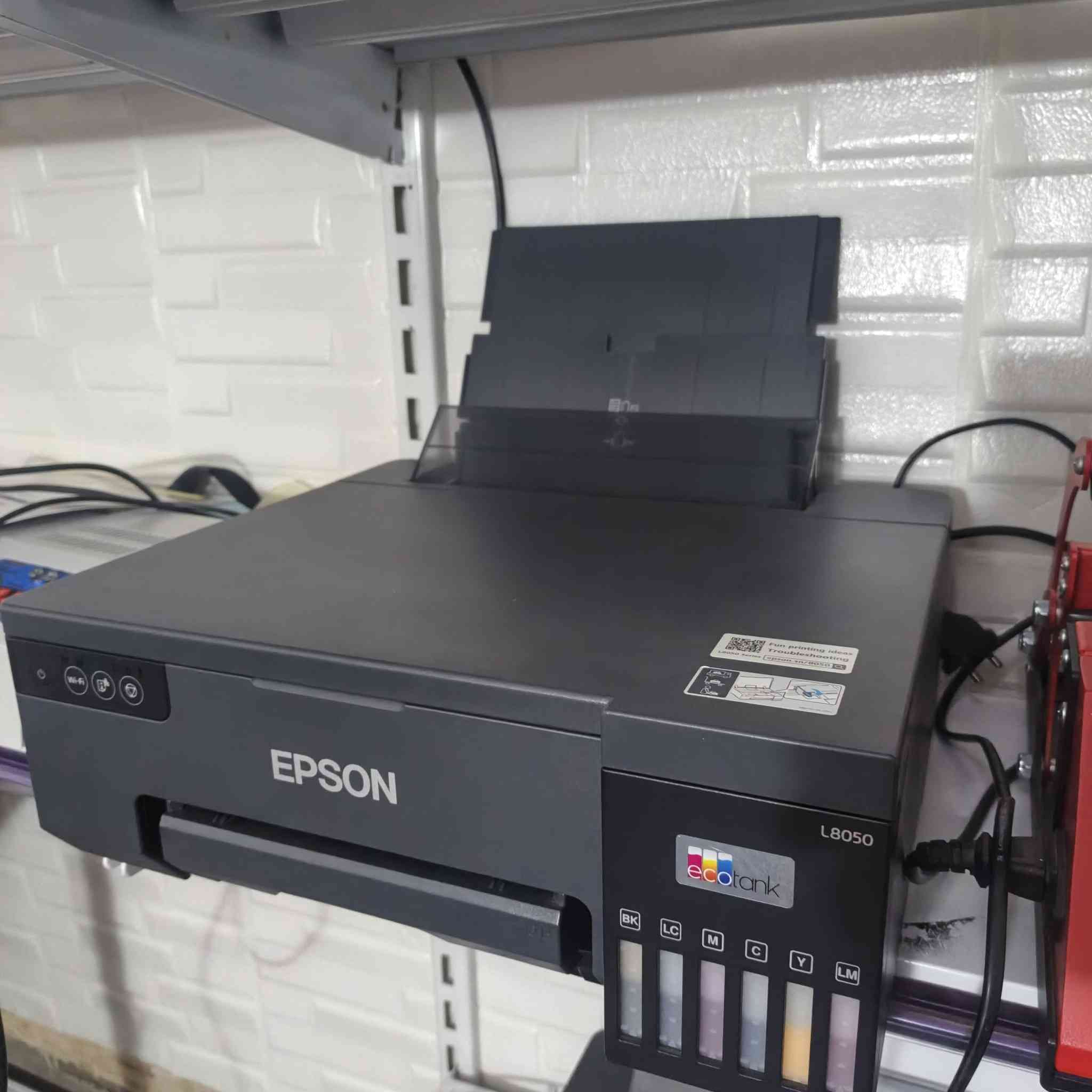 طابعة إبسون l8050 حراري
طابعة حرارية مطبوع بيه ٤٠٠ نسخة فقط 
اشتريته من مكتب الريان والوصل موجود كلش زينة وطبعته فول دقة مالتة عالية  واشتغلت اكوب بي خوش بي شغل 
سبب البيع تعينت وجاي أبيع المشروع ما بقة بس هاي الطابعة  . 
*********** وأتساب فقط 
السعر 350 ألف
