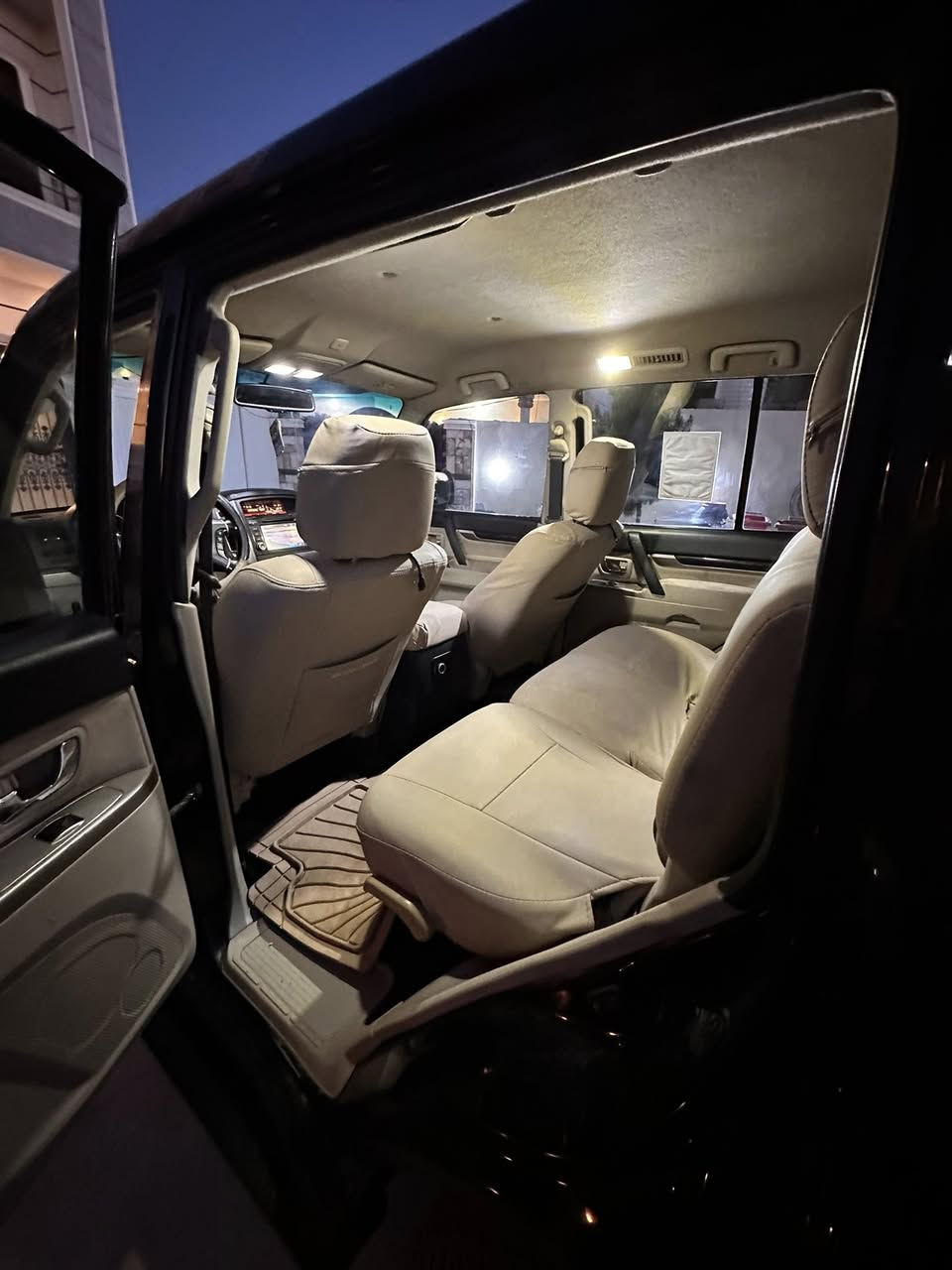 باجيرو ١٦خليجي مكينة ٣٥٠٠ بيهة بس جاملغ صبغ ماشية ١١٦ كم  رقم اربيل مكينة مفتوحة  سعر ١٥٠    رقمي ***********
