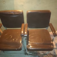 ٤ كراسي • ترييحه • مستعمله