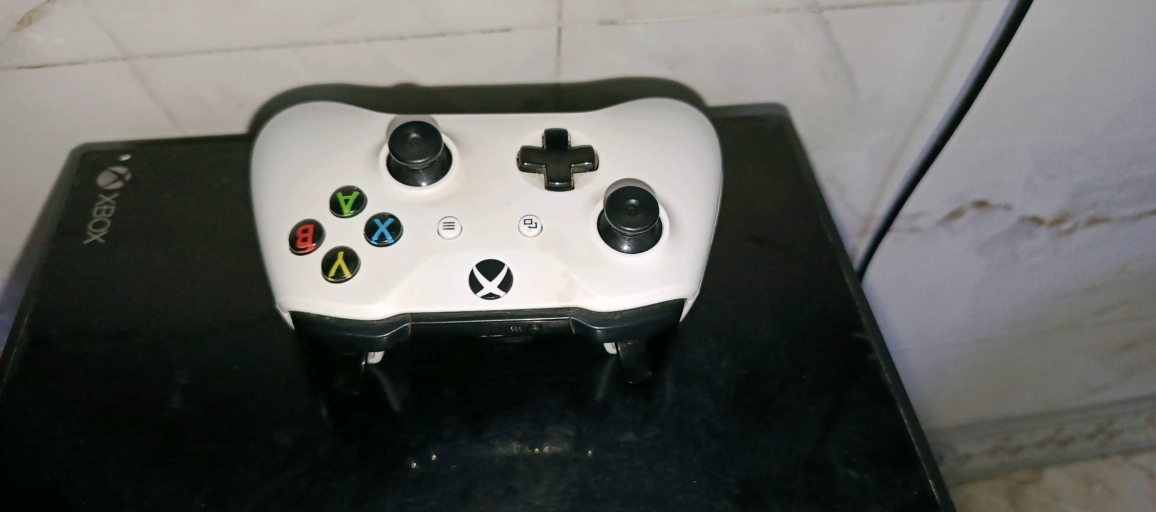 إكس بوكس ون فات ويا خمس العاب بيس26او العاب حرب اسلحه او ويا جوستك عدد 1المكان فضليه قرب بنزين خانه 