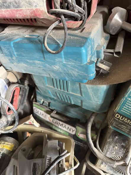 عدد باله كهربائية وشحن 
العدد  الف قطعه  مكاني بغداد 
رقم ***********
