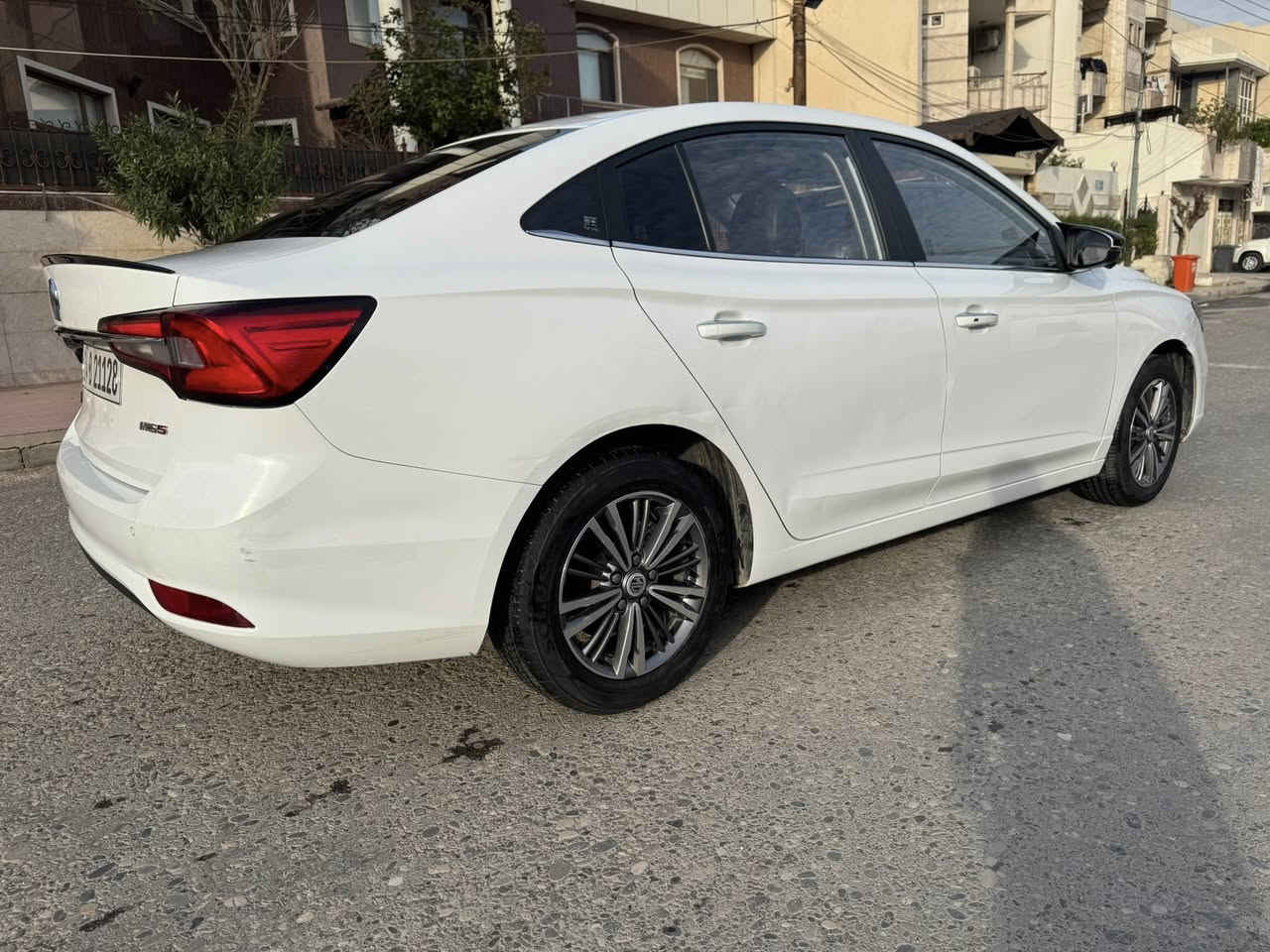 بسم الله الرحمان الرحيم
***********

MG5 2024 ليكجوري فول 

بصمه

سلايد

حساس خلفي 

٥ كاميرات

كوشنات جلد

كوشنات كهربايي

لايد زينون

ويل كروم

مكان سياره دهوك

سعر ١٠٧ مجال
