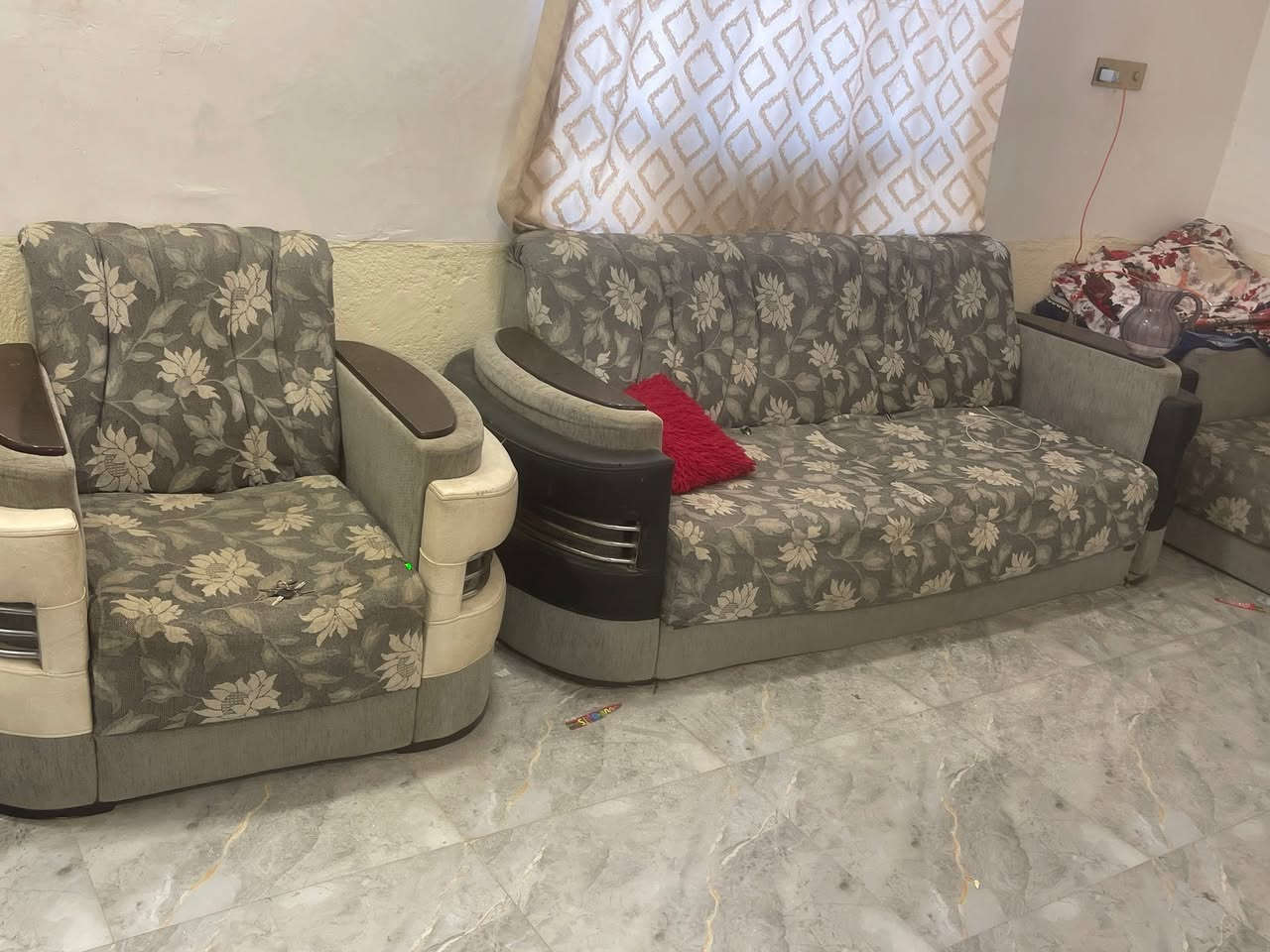سلام عليكم غراض بيت لبيع كل شغله مكتوب سعرها النهائي لاتسالني ع سعر كاتب السعر  شطره حي التجار *********** وتساب
