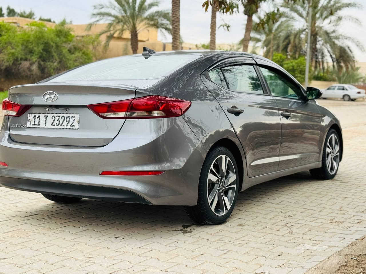 السلام عليكم
النترا 2018 وارد أمريكي 🇺🇸 
حادثها بنيد بدون دواخل فقط وراجع نفسة بدون ايرباك 
صور الحادث + السونار مرفقات 

رادرات جانبية
نقطة عمياء 
تحكم استيرن 
ثلاث وضعيات قيادة
شاشة كبيرة
اقل من الفول 
ماصدات جدد + زرع عدسات 
كشنات تغليف ودوشمه+ التنته تغليف 

حدادية تايرات كلهن جدد
رقم بغداد دولي بأسمي 
تبريد ثلج ❄️ 
السيارة جاهزة من كل النواحي 
السعر 126 بيها مجال حك الضيافه 
مكان بابل محاويل 
الرقم : ***********
