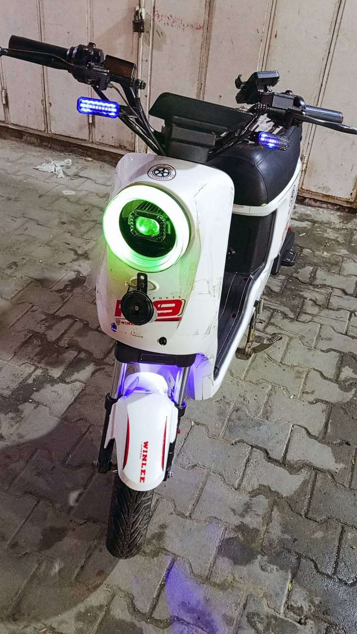 درجه شحن ارتسعه
R9 السعر 300 بيه بطاريه خربانه مكان بصره 
وياه شاحنة وسله ومرايات وسويج 
***********
