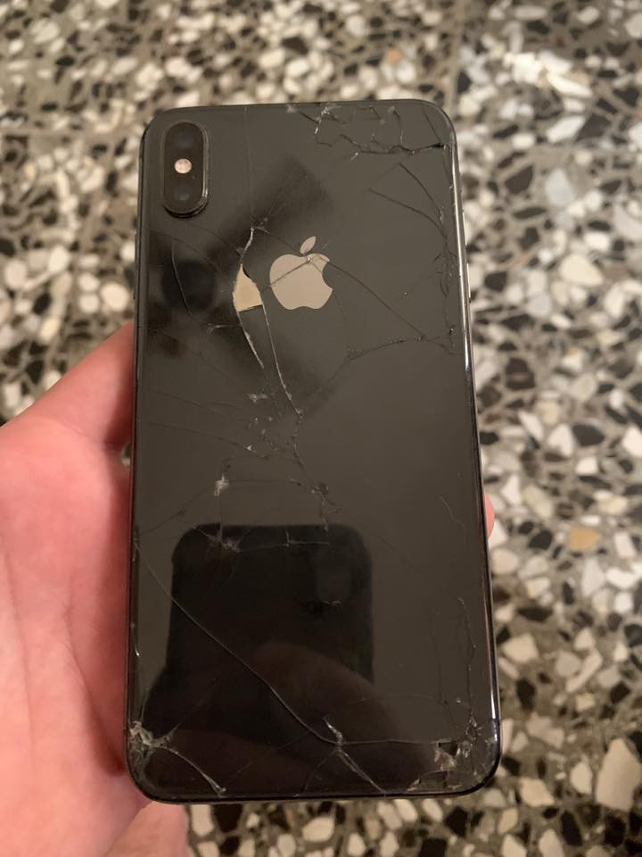 السلام عليكم للبيع ايفون xs max وتر بروف بلاد 
الجهاز بلادي ذاكرة 256 بطارية 75 الجهاز بلادي ممفتوح شرط الفحص فقط ضهر مفطور مكاني بغداد الدوره لا يوجد توصيل سعر الجهاز 190  شراي اتصل فقط 
*********** واتساب او اتصل 
ممتواجد فيس
