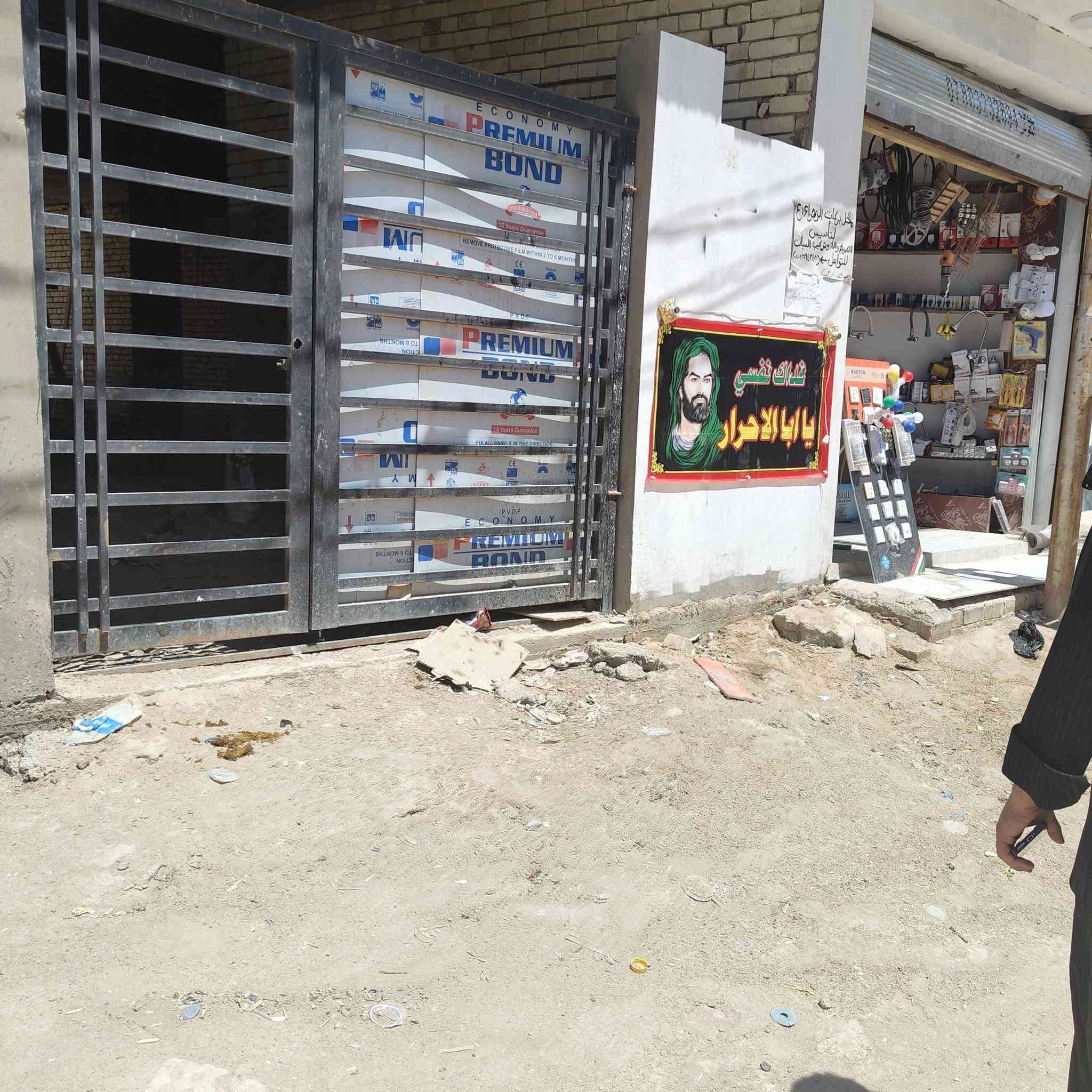عقار للبيع المساحه 200متر حي ميسان شارع الزوار الرئيسي يبعد عن شارع الرئيسي 400متر شارع خدمي وبي حركه شغل بي محلين مؤاجرات والهيكل عباره عن مجمع او معمل واذا تريده خريطه بيت اساس موجود مال خريطه كامل غرفتين وصاله ومطبخ واستقبال وصحيات
***********
