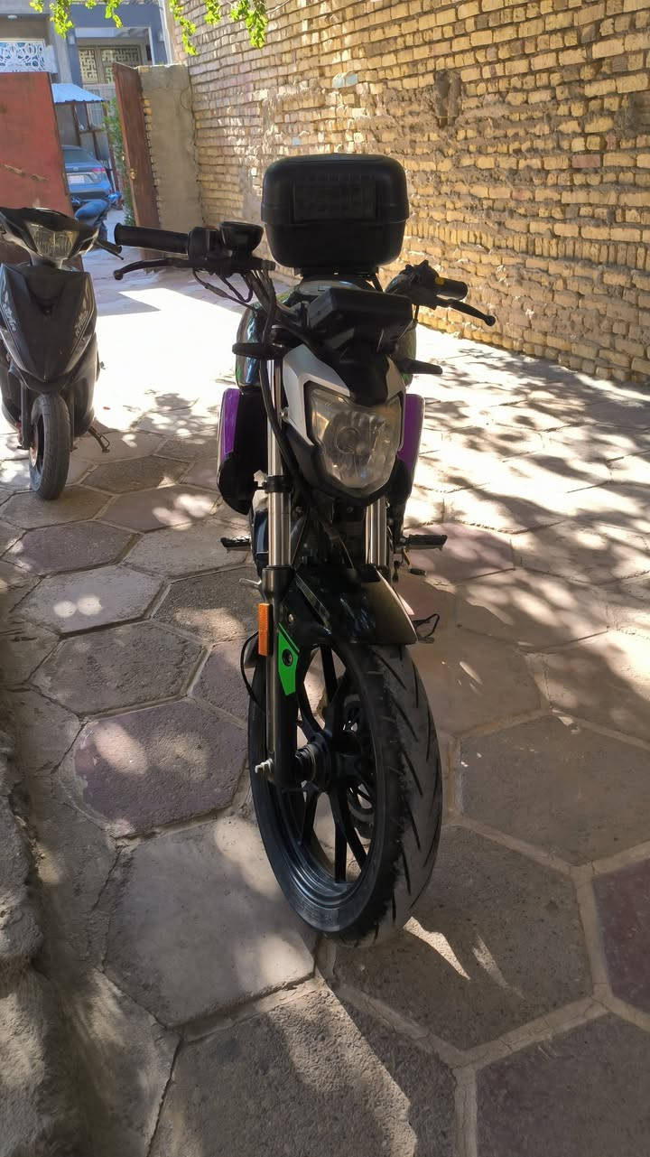 السلام عليكم 
ميكا لبيع 
حجم محرك 200 
موديل 2023 
دراجه نظيفه 
ماشيه 10 الاف فقط 
مرقم ذي قار باسمي 
سعر مليونين و300 
لتواصل _***********
عنواني ناصريه مركز
