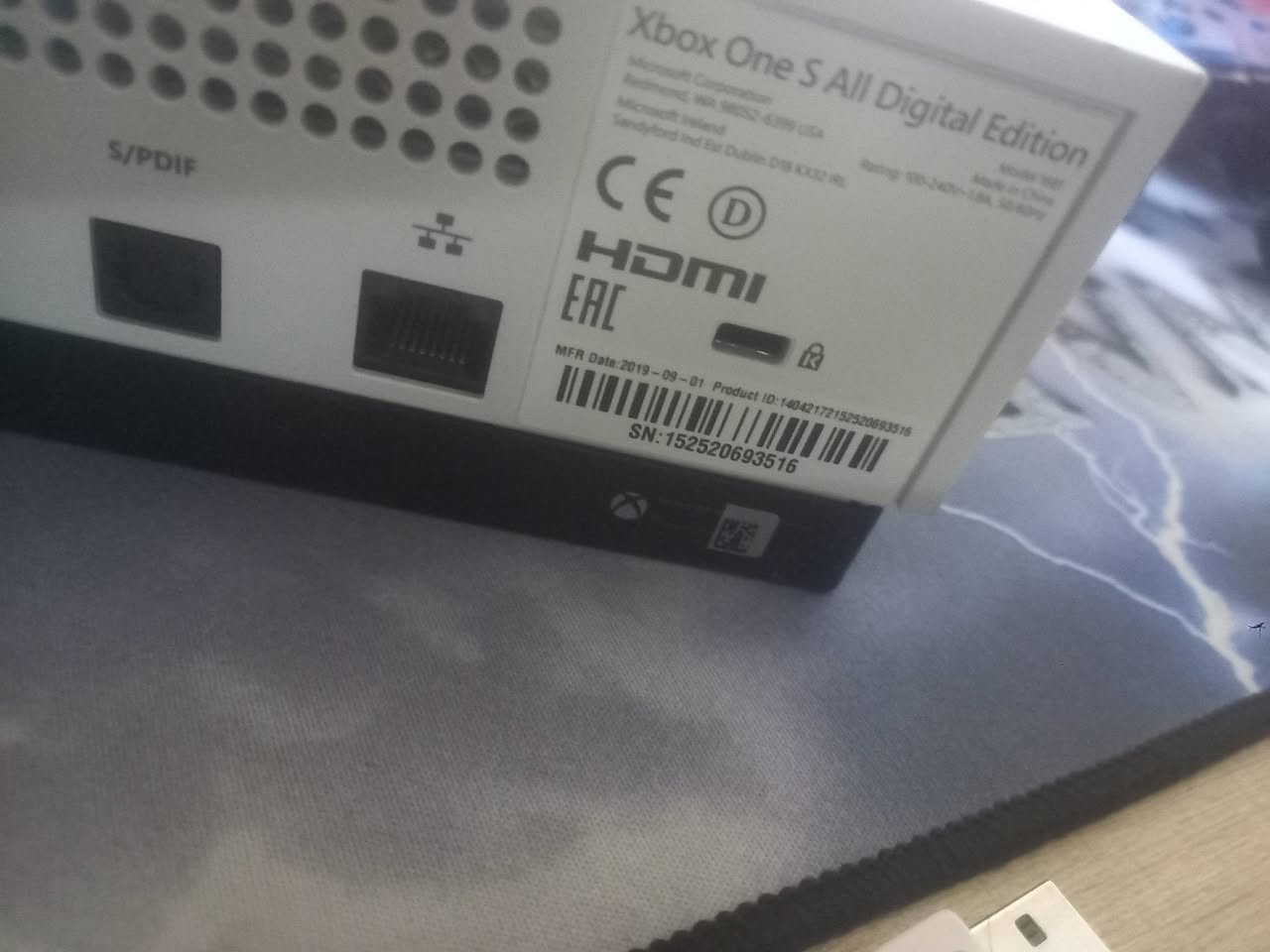 تحيه
اكس بوكس وان اس بدون قرص ادرايف قطعه جدا نضيفه وما مفتوح 
ذاكره 1 تيرا 
مع جوستك وحده
مع كامل ملحقات 
بي العاب مشتريها 
رزدنت ايفل 8 القريه 
GTA 5
modren warfare  2 
ماين كرافت 
وبي كم لعبه مملوكه للبيع كل هاذ ب 180 وبي مجال وي الكيبورد الميكانيكي 200 
للستفسار ***********
