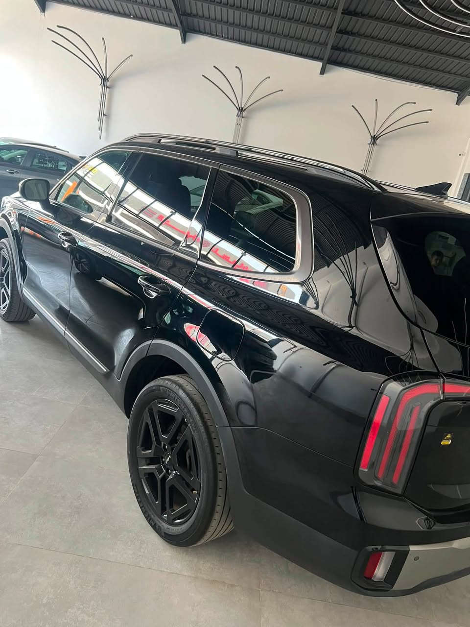 Kia Telluride 2023 EX 

مواصفات
الكاميرا الخلفية
التحكم على المنحدرات
مستشعر وقوف
تدفئة المقاعد
تبريد المقاعد
فتحة السقف
مسند الذراع
مثبت السرعة
مرايا جانبية كهربائية
نوافذ كهربائية
حساس المطر
نظام المفتاح الذكي
مقاعد كهربائية
المصابيح الأمامية ليد
عرض المعلومات على الزجاج الامامي
التشغيل عن بعد
ABS
AWD
شاحن لاسلكي
ستائر خلفية
كشافات ضباب
10 وسائد هوائية
فرامل الوقوف الإلكتروني
نعليق تلقائي
وضع القيادة
منقي هواء
نظام مانع السرقة
التحكم الإلكتروني في الثبات
تحكم التكييف التلقائي
نظام التوجيه الكهربائي
حساسات ضغط الإطارات
قفل الأمان للأطفال
نظام صوت هارمان كاردون

واحد باب صبغ بدون ارباك 

250$
***********
