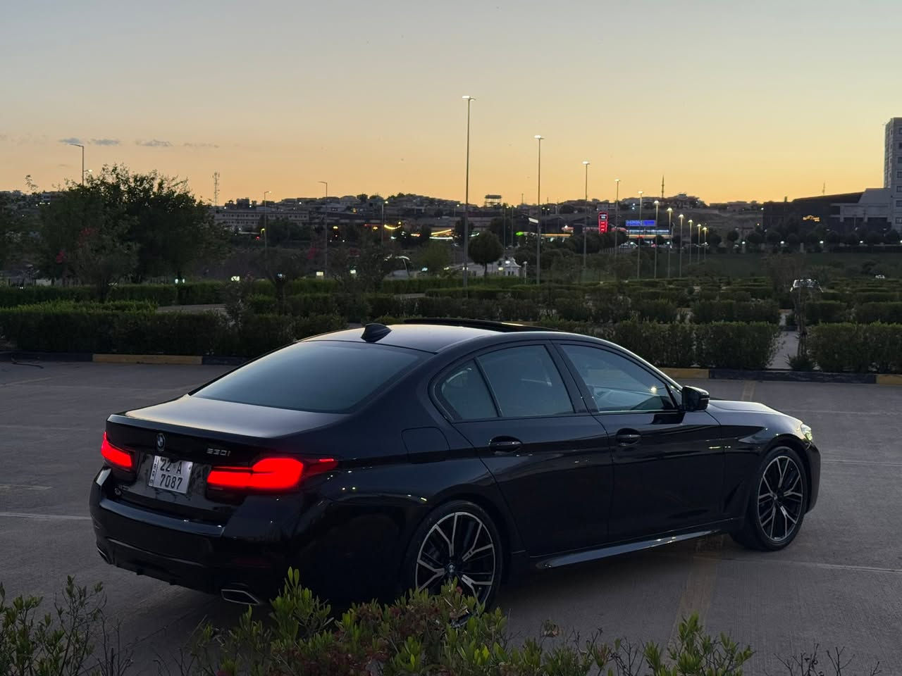 ﷽
للبيع 
بي أم دبليو 
5 Series 
530i
موديل 2021 
مواصفات M-Package
لون مميز نيلي
مواصفات فوول ١/١ 
بصمة ، فتحه  ، سنوق شفط ، لايت ليد و متحرك ، داتاشو جبير ، ٤ رادار ، كشن كهرباء ، ستيرن كهربائي ، كشن و ستيرن هيتر ، كشن خلفي هيتر ، دبل رادار ، رادار جبير ، عداد إلكتروني ، ٥ كاميرا ، ٥ بردات ، داخا اوف وايت ، كشن ٧٠٠ ،  سماعه Harman/Kardon
سيارة بدون قطره صبغ بدون حادث بدون ارباك 
سياره مابيه ١ دينار مصرف 
٤ تاير جديد
رقم اربيل ، رقم سنوية ، هزه كل جديد 
مكاني سليمانيه 
***********

