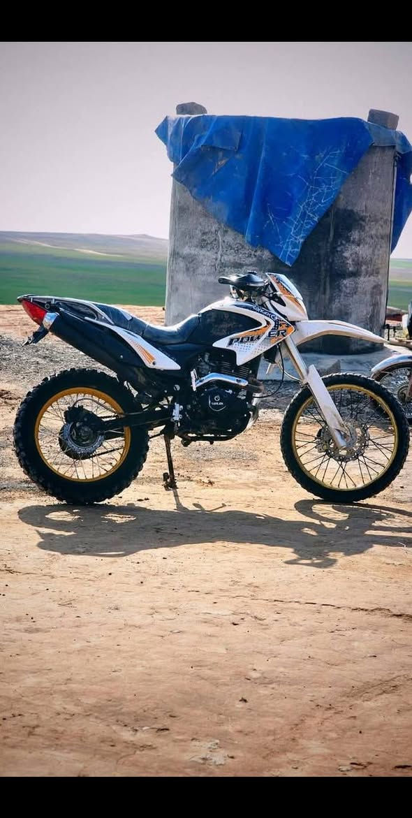 السلام عليكم قفاز للبيع 2020 ما عايزه كل شيء بيطعج خفيف بتاير جدا سعر 700 وبي مجال استفسار على الخط ***********
