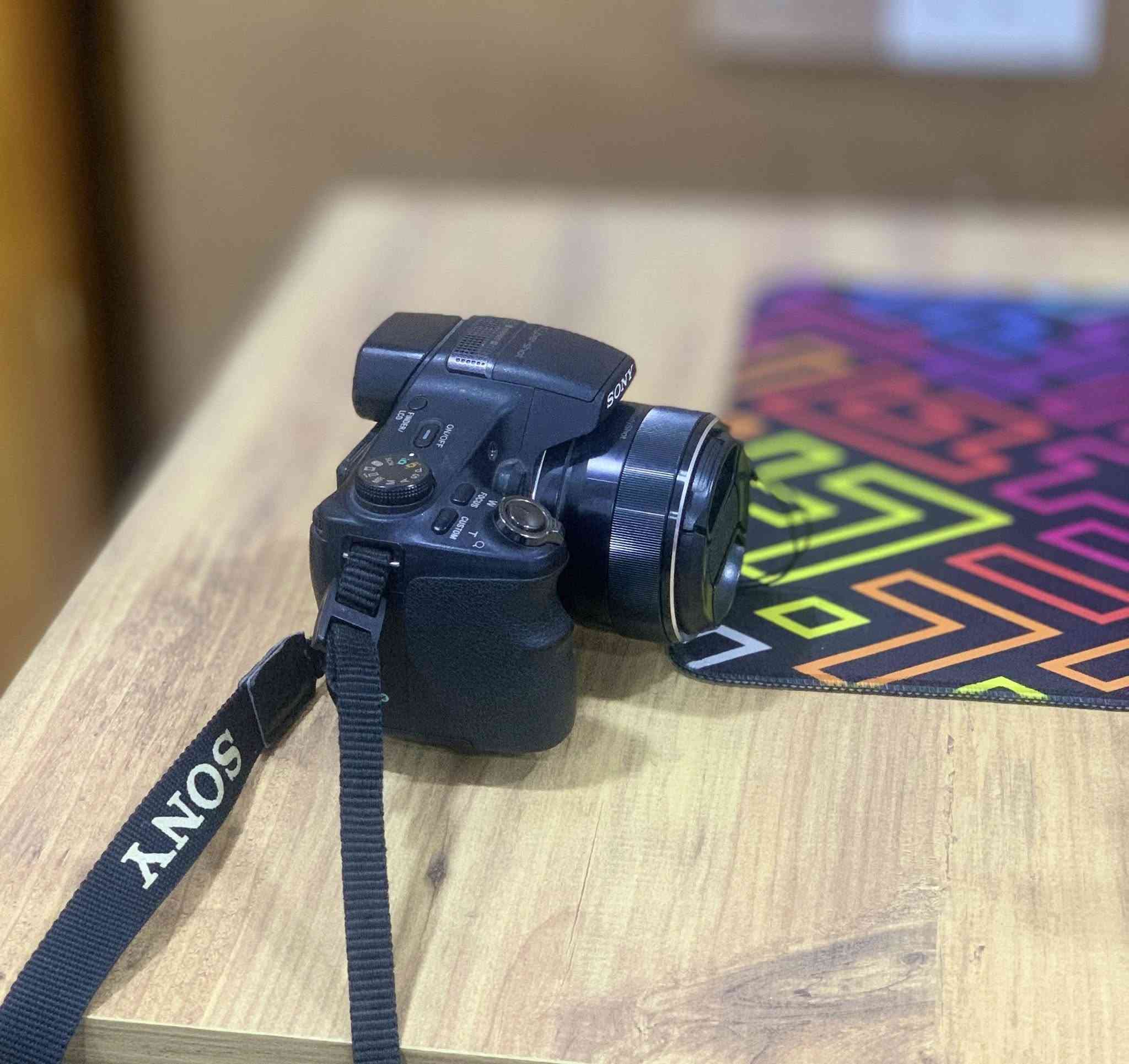 كاميرا سوني Camra sony.🎞️📷
موديل الكامرا SONY DSC HX100v
زوم ثابت 
استخدام شخصي نضيفة 🎞️
السعر 250 وبيها مجال 
مكاني ناصرية مركز
للاستفسار ***********
