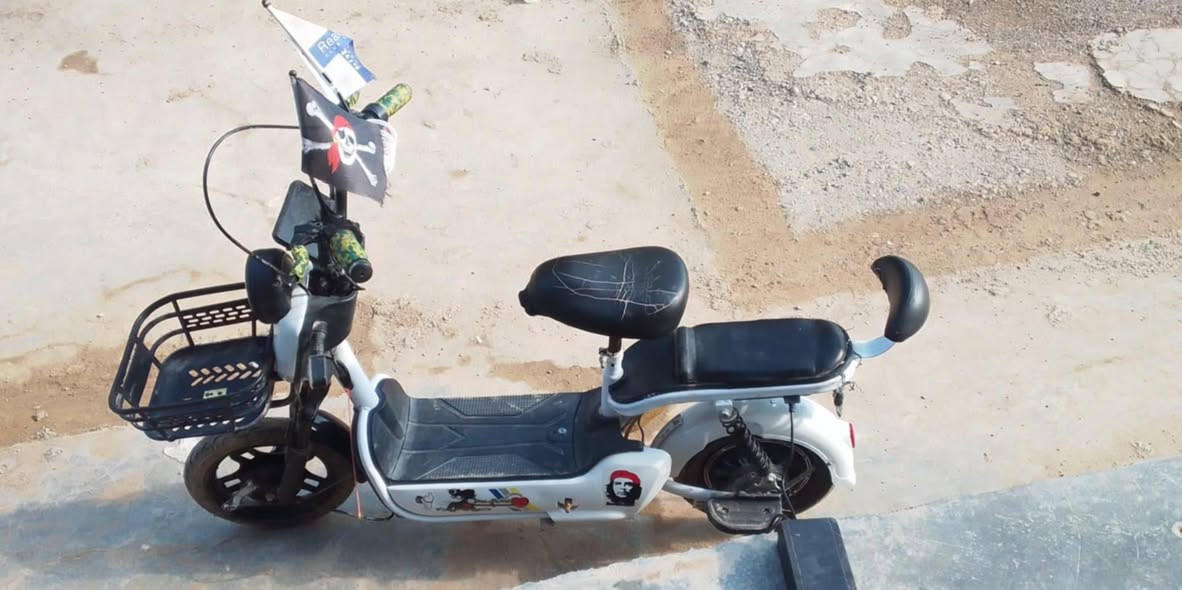 السلام عليكم بايسكل شحن للبيع حجم 14 يمشي 48 4بطاريات ويرهم مراوس حسب القناعه ويا  شاحتنه الاصليه استفسار ***********
