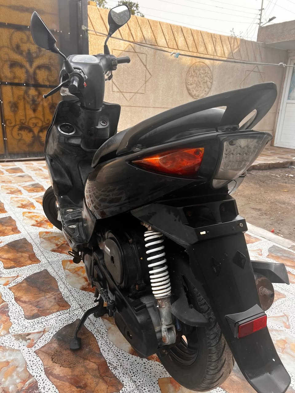 السلام عليكم دراجه مضلع للبيع دراجه بلاد ما مفتوحه دبلات كدام رياضي كهربائيّة كله شغاله دراجه خرسه ومعدل 120 لايتات السعر 750 وبيه مجال قليل رقمي *********** مكاني بصره ابو الخصيب
