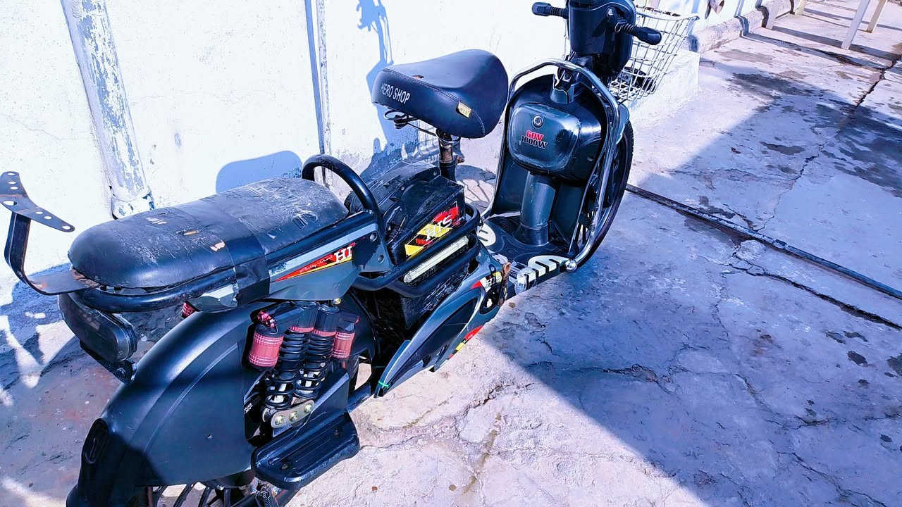 دراجة شحن نوع(HIS)
5 بطاريات كلهن يقرن10+ وعلى الفحص
                                        60V/100W/
حامله تليفون/ MP3
4سرع كلهن شغالات
عداد السرعه والشاشه
كله شغال وبعده نضيف
#السعر 280 بي مجال لشراي🌹🌹
 مكاني فلوجه/قرب كافتيريا لبنان
رقمي ***********🌹🌹🌹
