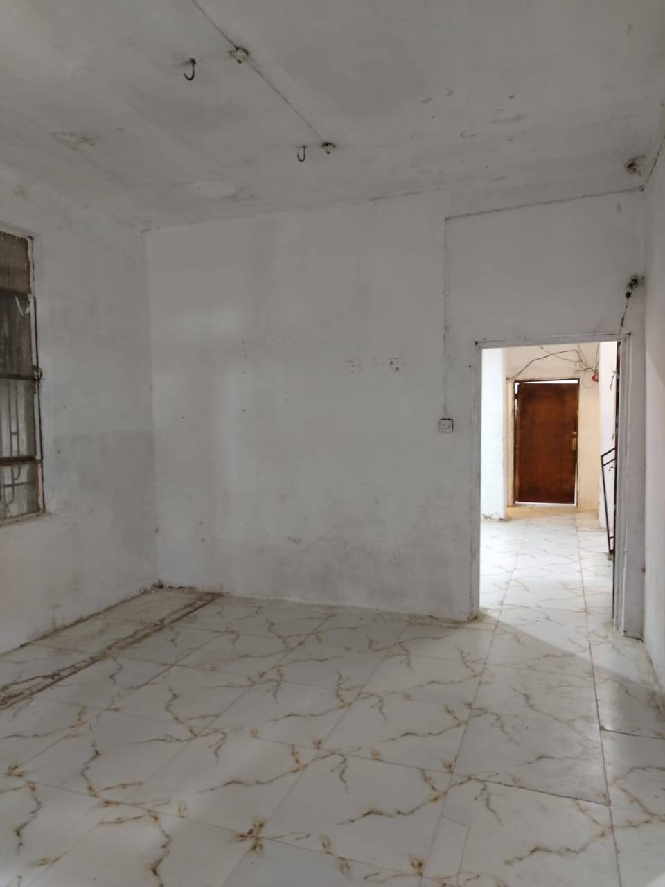 السلام عليكم بيت للايجار ٢٠٠ متر طابقين ٤٥٠ الف ٤ غرف نوم ومطبخ واستقبال وصاله وحيات وطارمه حي الميلاد قرب شارع مزرعه سيد علي قرب المدارس ***********
