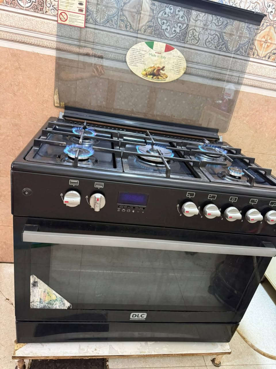 طباخ نضيف عيون و فرن كلهن شغالات سعره 450 الف و بي مجال *********** واتساب
