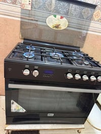 طباخ نضيف عيون و فرن كلهن شغالات سعره 450 الف و بي مجال 07858328997 وا...