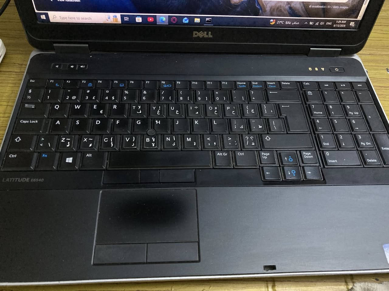 لابتوب Dell Latitude E6540 مستعملة ونظيفة للبيع
الوصف:

للبيع لابتوب ديل (Dell) غنية عن التعريف، من فئة الـ Business المتينة جداً اللي تتحمل شغل وكرف متواصل. الجهاز مستعمل ونظيف، شغال وم بيه أي مشاكل، وممتاز جداً لطلاب الجامعات، المدارس، أعمال المكتب، التصفح، والمحاسبة.

المواصفات الكاملة:

 الموديل: Dell Latitude E6540.

 المعالج: Intel Core i5 (الجيل الرابع) - أداء مستقر وسريع بالمهام اليومية.

 الشاشة: بمقاس 15.6 بوصة (حجم كبير ومريح للعين لمتابعة المحاضرات والأفلام).

 الكيبورد: كيبورد كامل يحتوي على لوحة الأرقام الجانبية (NumPad) عربي/إنجليزي، مريح جداً للكتابة السريعة والمحاسبة.

 النظام: منصب عليها ويندوز 10 (Windows 10) كامل ومحدث.

 الملحقات: الشاحن الأصلي الخاص بالجهاز.

 النظافة: الجهاز بحالة مستعملة نظيفة والشاشة ممتازة (مثل ما واضح بالصور). السعر 190 الف وبيها مجال للطيبين


**إذا كنت صاحب هذا الإعلان وتريد حذفه لأي سبب، رجاءا أرسل رسالة إلى الدعم الفني**