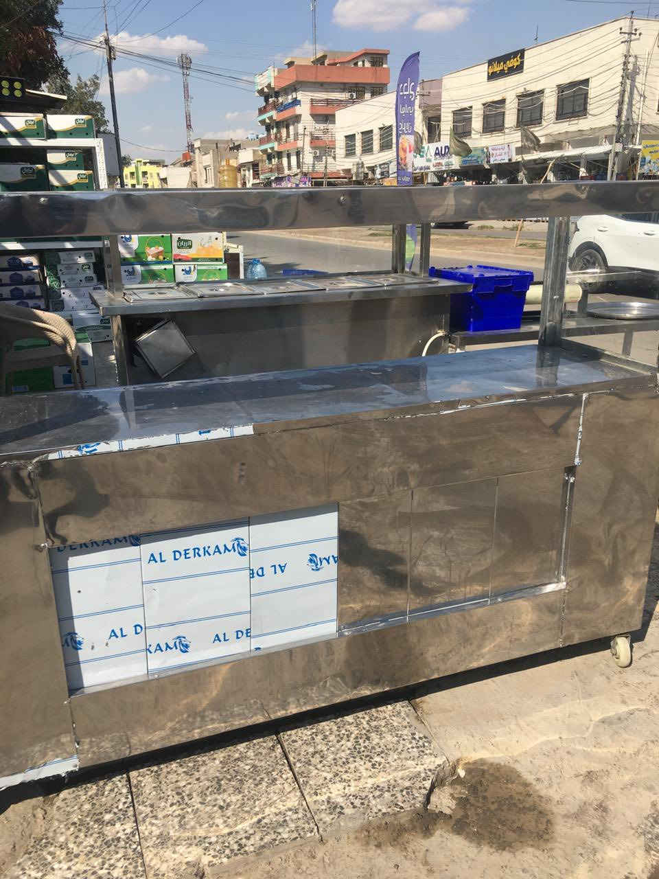 السلام عليكم عندي اغراض جاهزه استعمال قليل
للبيع حمايه طعام5خانات مع ميوزه سيل ستيل جدد مع كافه ملحقاته مع شوايه كامله وجاهزه وماطور شغال استعمال قليل 
التواصل والاستفسار  
***********
