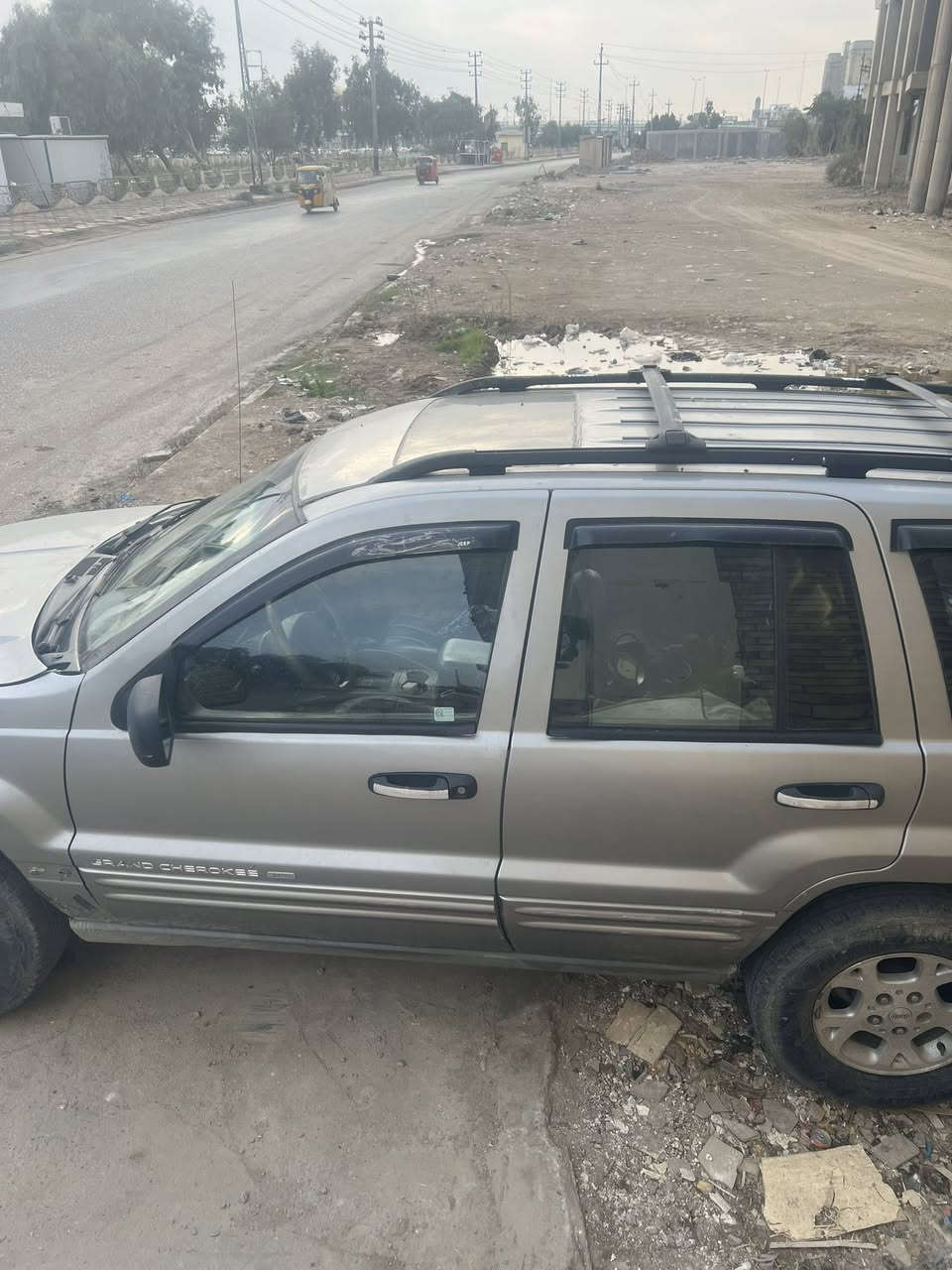 ‏ سيارة جيب شوكي للبيع موديل 2000 سيارة مقفولة سعر 70 موبايلي *********** سيارة
