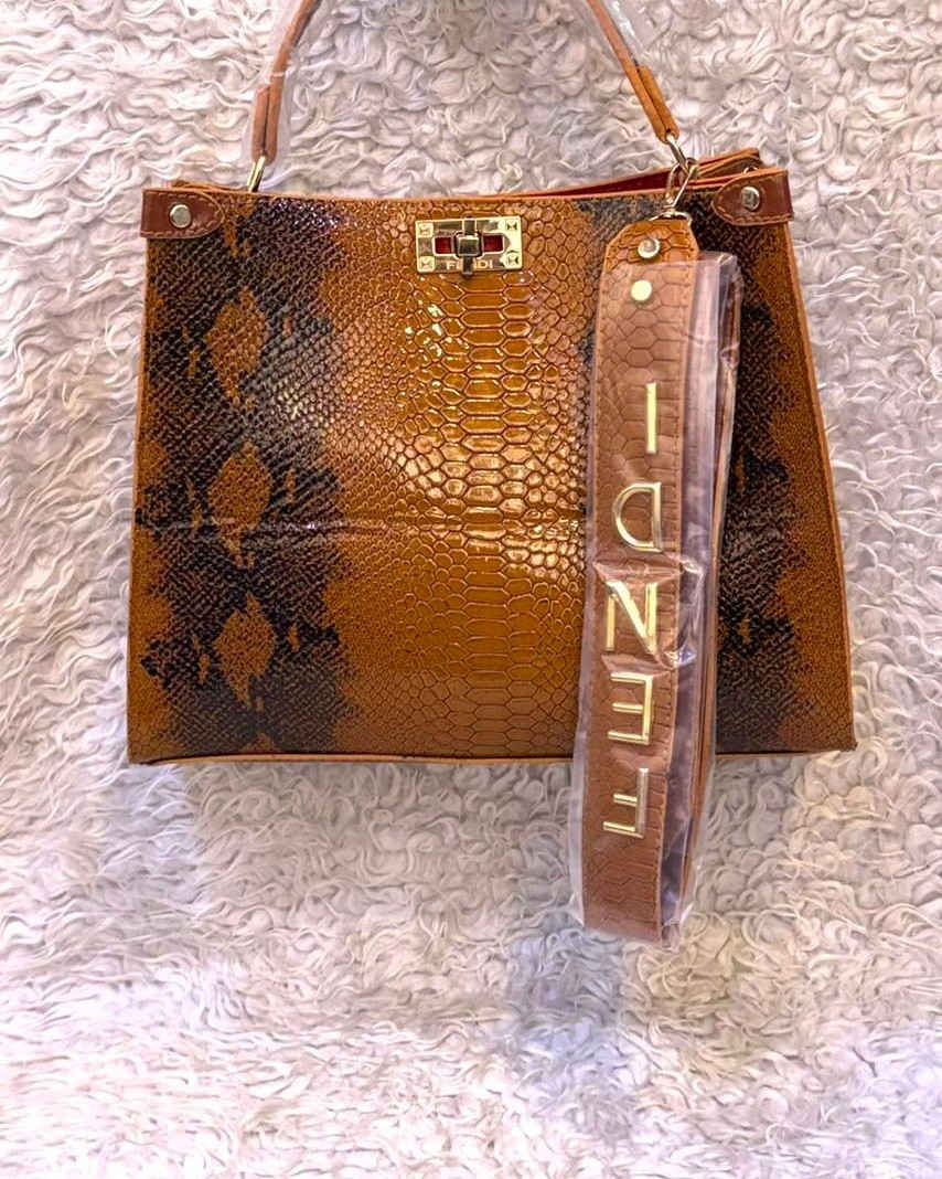 سلاو 😍👋 مرحبا 👋🧡 ANA SHOES 

جبنالكم حقايب نسايً ماركة  FENDI ماستر 5الوان موجود
العنوان كركوك قادسيه الثانيه بدايه سايدين ابو
 خطاب  توصيل جميع محافظات
الاتصال على هذا الرق***********
