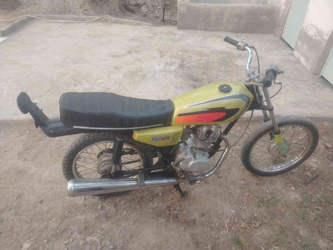 السلام علیکم دراجه ارشه مديل 18 الدراجه كلك يعني بدون وراق مكينه مفتوحه بس بستم السعر 350 وبيها مجال رقم الهاتف *********** مكاني ناصريه سوق الشيوخ
