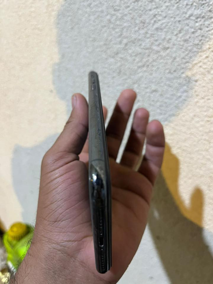 11 برو ماكس
مبدل شاشة وبًطارية الأصلي تو بدلتهن
دبل سيمكارد شريحتين 
للتواصل ***********
بصرة
