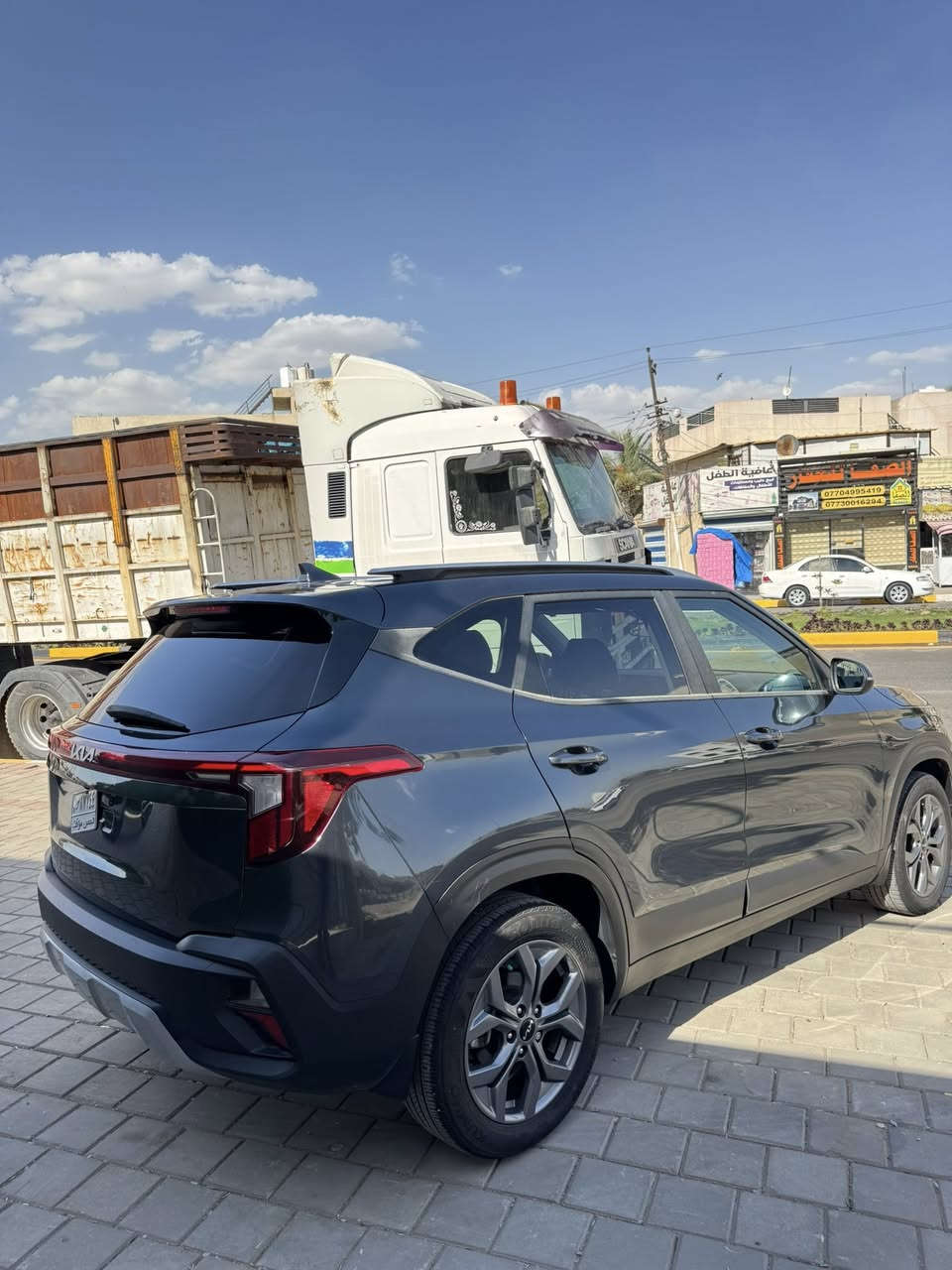 السلام عليكم 

Kia Seltos 2025 
ماشيه 22880 كيلو متر 
بدون ايرباك
صور حادث سيارة داخل المنشور 
    * رادار أمامي
    * مثبت سرعة ذكي
    * المحافظة على المسار
    * Blind Spot
    * كاميرا 360 بالفئات العلي
    * Apple CarPlay و Android Auto
    * شحن لاسلكي 
    * تدفئه كشنات اماميه
مكاني بغداد البلديات 
*********** 
السعر 155
