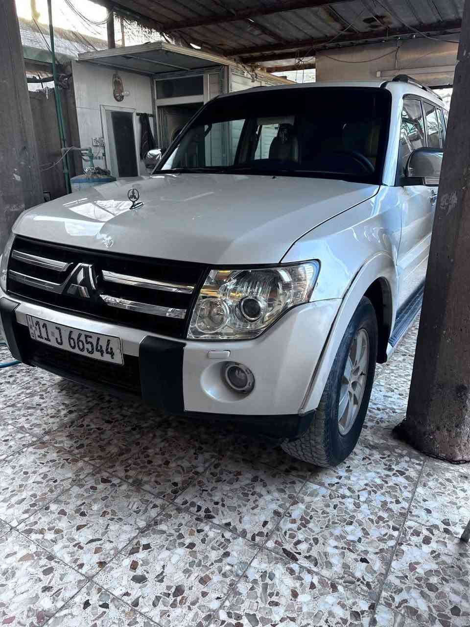 باجيرو 2008 حبتور فول عدى 
الدمام الي بالجنطه البقيه معروفات 
بيها:-
كشنات كهرباء و جلد 
فتحة سقف 
اشاير بالمري+شفط كهرباء 
والباقي معروفات بالباجيرو 
محرك السيارة 3000 
محرك السيارة مفتوح مجفت تجفيت درجه اولى

رقم صاحب ***********
