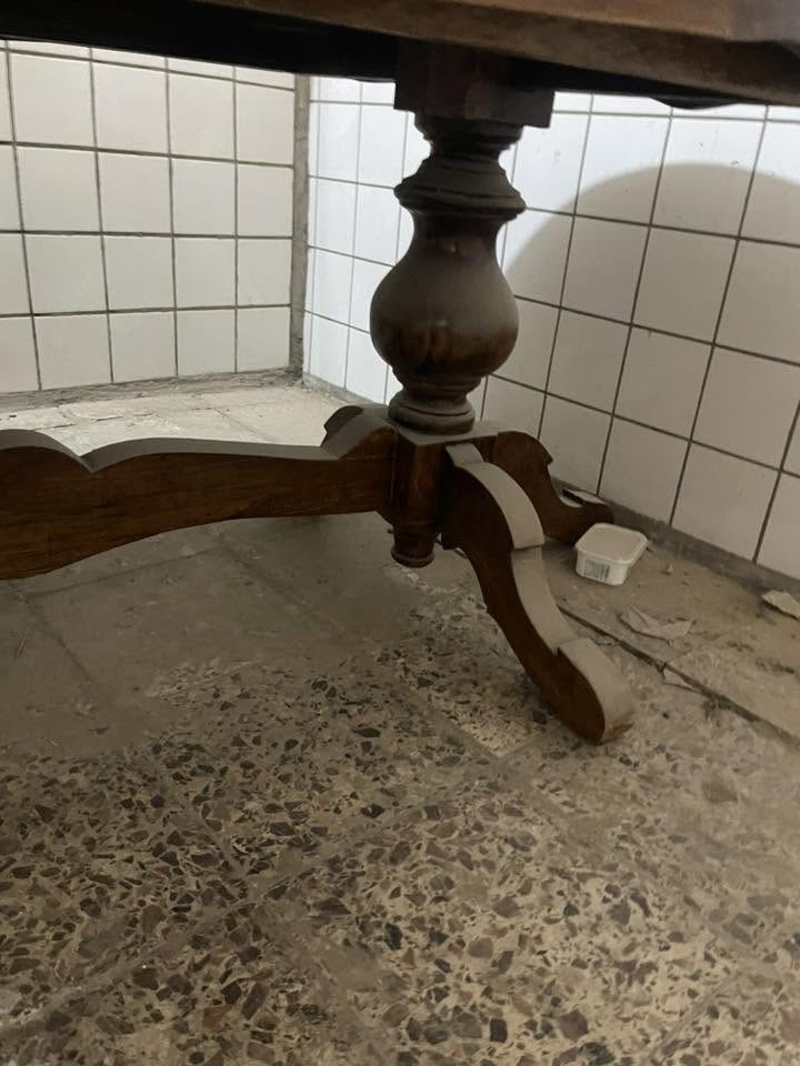 سلام عليكم ميز طعام للبيع
بغداد المنصور 
***********
