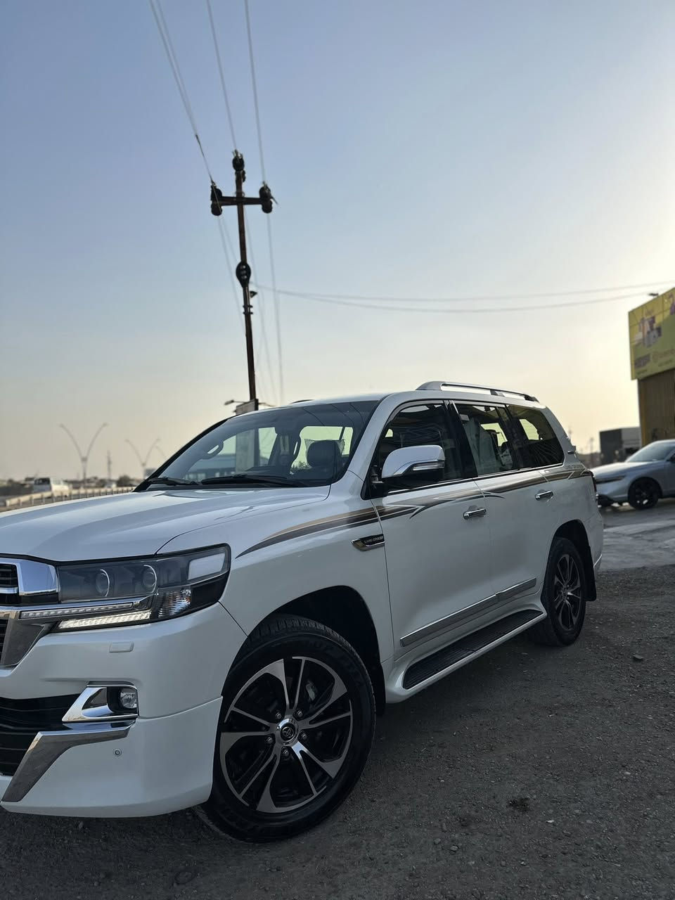 السلام عليكم لاندكروز 2021 للبيع  محرك 6 سلندر GXR 
بحرينية السيارة داخل قرميدي السيارة كفالة عامة من كلشي بيها فقط الجامرلغ عكس السايق مفتوحة براغية فقط حيل جديدة ونظيفة متصرف عليها دينار واحد
فتحة ، ٣ قطع تبريد ، صندوك كهرباء ، كراسي ٣ دكم ، تخم تاير جديد وباقي المواصفات معروفة
رقم اربيل الجديد باسمي تحويل ثاني يوم
ماشية 70 الف حقيقي شرط الفحص
السعر 515$ وبيها مجال بسيط
العنوان ديالى الخالص 
***********
