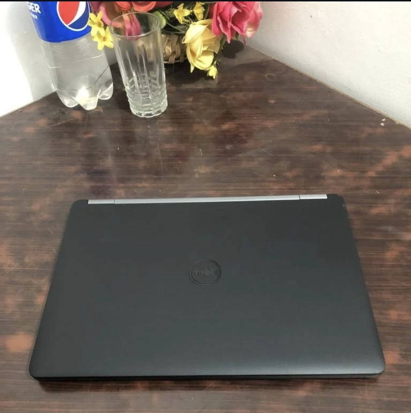 لابتوب Dell سوبر سلم الجيل السادس  للبيع
المعالج core i5 الجيل السادس
رام 8 كيكا DDR4
هارد 256 كيكا SSD
كرت الشاشه Intel UHD حجم 4 كيكا
الشاشه حجم 14 انج ضد التوهج  دقة FHD
باتري ليثيوم 6 خلايا  شحن سريع 65 واط والباطرية ممتازة
كامره دقة hd تحتوي قفل فتح وغلق الكامره
 منفذ  رام  وhdmi وسيم كرت وباقي المنافذ   الحاسبه كلش نضيفه وحلوه
السعر 250 الف


**إذا كنت صاحب هذا الإعلان وتريد حذفه لأي سبب، رجاءا أرسل رسالة إلى الدعم الفني**