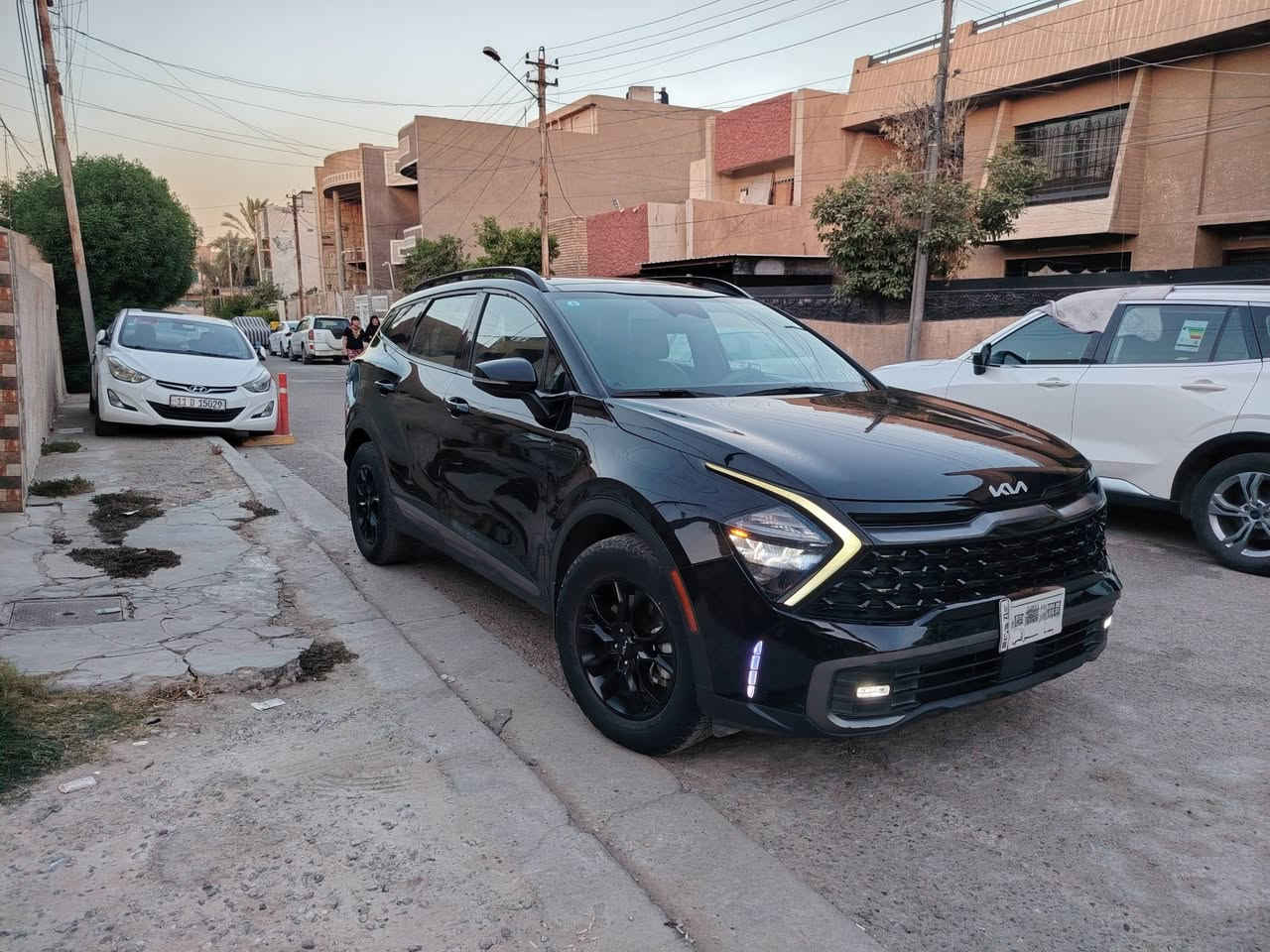 | كيا سبورتج X-Pro 2024 🚙
✨ فول مواصفات | دبل (4WD) | محرك 2500 سي سي

أبرز المواصفات:
✅ سقف بانوراما
✅ بصمة أبواب وتشغيل (Smart Key)
✅ كاميرا خلفية
✅ رادارات أمامية وخلفية
✅ حساسات أمامية وخلفية
✅ نظام النقطة العمياء (Blind Spot)
✅ بريك تلقائي للطوارئ (AEB)
✅ كروز كنترول تفاعلي (Smart Cruise Control)
✅ مثبت مسار (Lane Keep Assist)
✅ مقاعد جلد فاخرة
✅ كرسي السائق كهربائي مع خاصية الذاكرة (Memory)
✅ تدفئة المقاعد الأمامية
✅ تدفئة المقود (Steering Wheel Heating)
✅ Auto Hold + Auto Stop/Start
✅ شحن لاسلكي للهاتف
✅ منافذ USB شحن سريع
✅ جنطة كهربائية
✅ شاشة عدادات رقمية بثلاثة ثيمات مختلفة
✅ أوضاع قيادة متعددة (Drive Mode)
✅ إنارة LED أمامية وخلفية
✅ مكيف أوتوماتيك ثنائي التحكم
"سيارة مميزة جداً، استخدام نظيف، جاهزة للاستخدام ولا تحتاج أي مصروف."
📌 الوارد: أمريكي
📌 الحادث: موضح بالصور بكل شفافية.
📌 ملاحظة: الإيرباك المفتوح هو إيرباك الراكب الأيمن فقط.

💰 السعر المطلوب: 20,000 دولار (قابل للتفاوض بالمعقول بعد المعاينة).

📍 الموقع: بغداد

📞 للاستفسار: ***********
