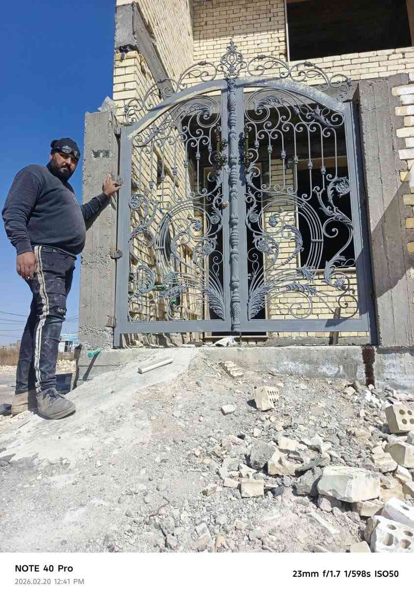 السلام عليكم يوجد لدينا حداد ابوك شبابيك شغل درجه اولى اسعار مناسبه المكان بغداد تاجي صابويات شارع 20 ***********/*********** اي استفسار مراسله واتساب
