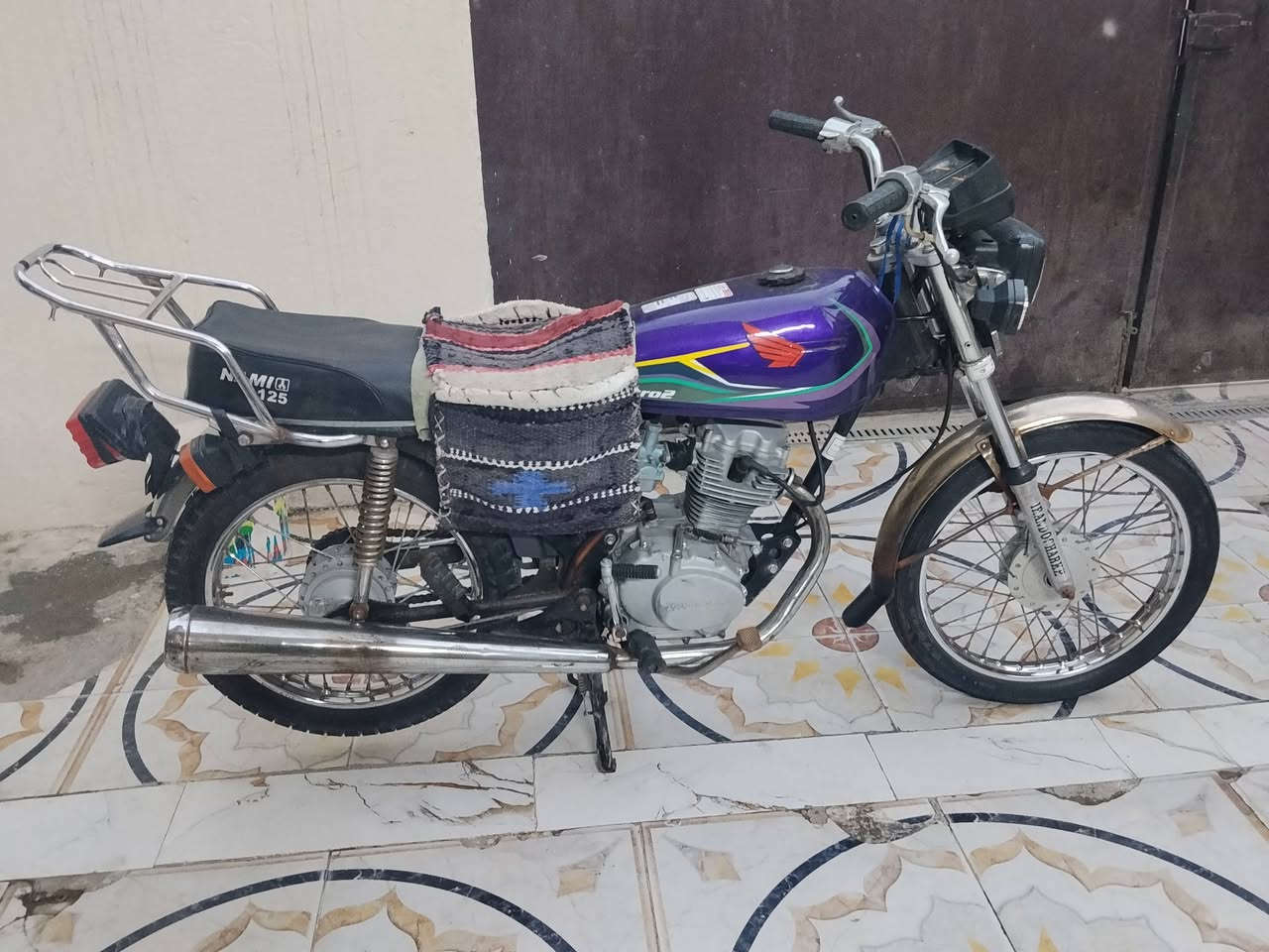 سلام عليكم شباب للبيع اربع كير دراجة نضيفه مكينه ناعمه كهربائيّه شغاله محرك مايبخر  شلعه خير من الله اوراق اصولي مداور مكتب حسين عنوان كربلاء حي العباس فرع لول شراي هلا بي ***********
