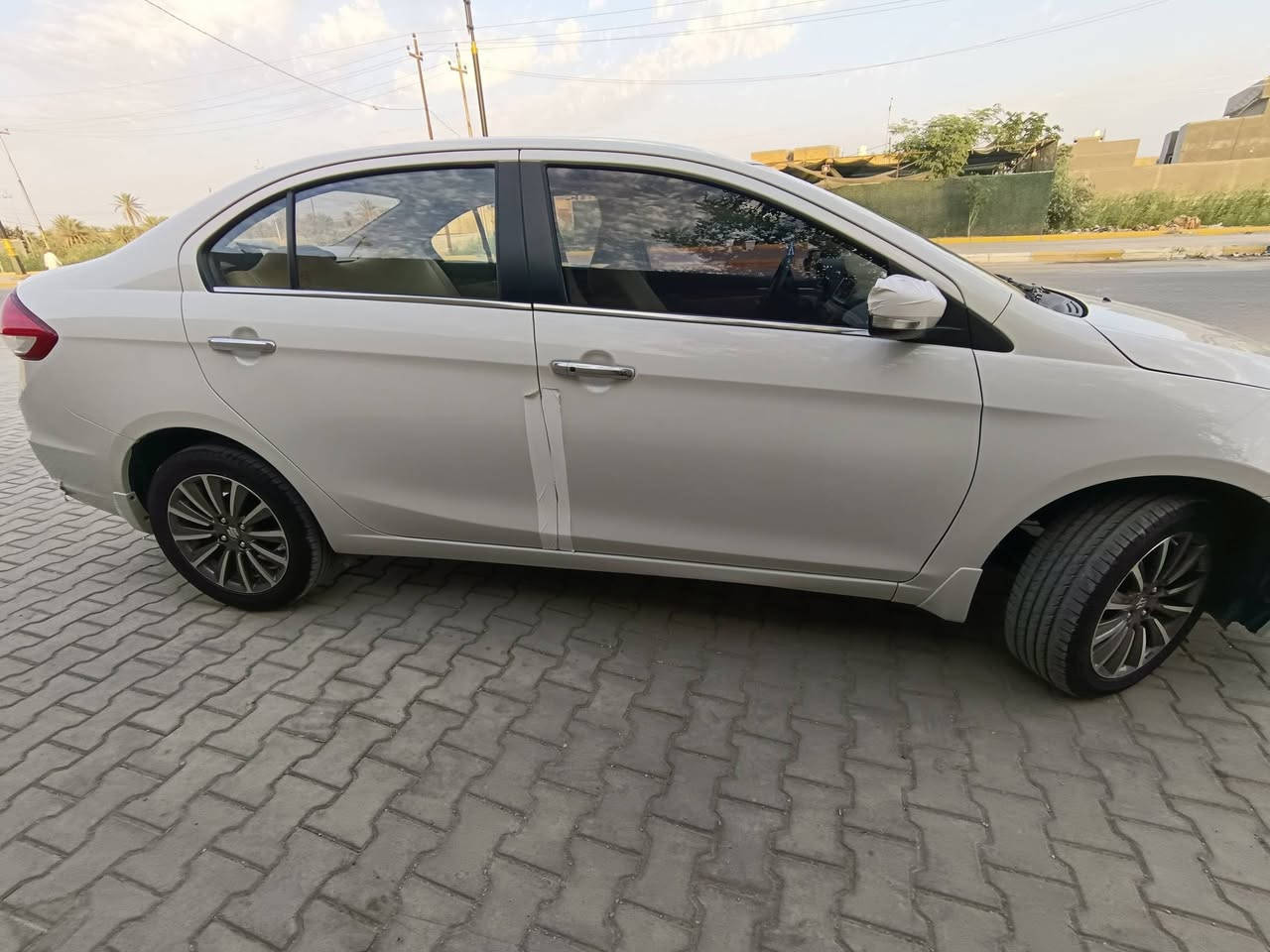 السلام عليكم،، ملاحظه البيع نقدا فقط،،
للبيع سازوكي ( سياز ) موديل 2023 
المواصفات ✅
بصمة 
تحكم ستيرن 
كروز سرعة 
كشنات جلد 
حساسات
قطعتين تبريد 
مري شفط كهرباء  + اشاير بالمري 
لد امامي 
ويل كب كروم 
شاشه 
*********** وتساب تفاصيل خاص اتصل وبيك خير وتدلل ❤
