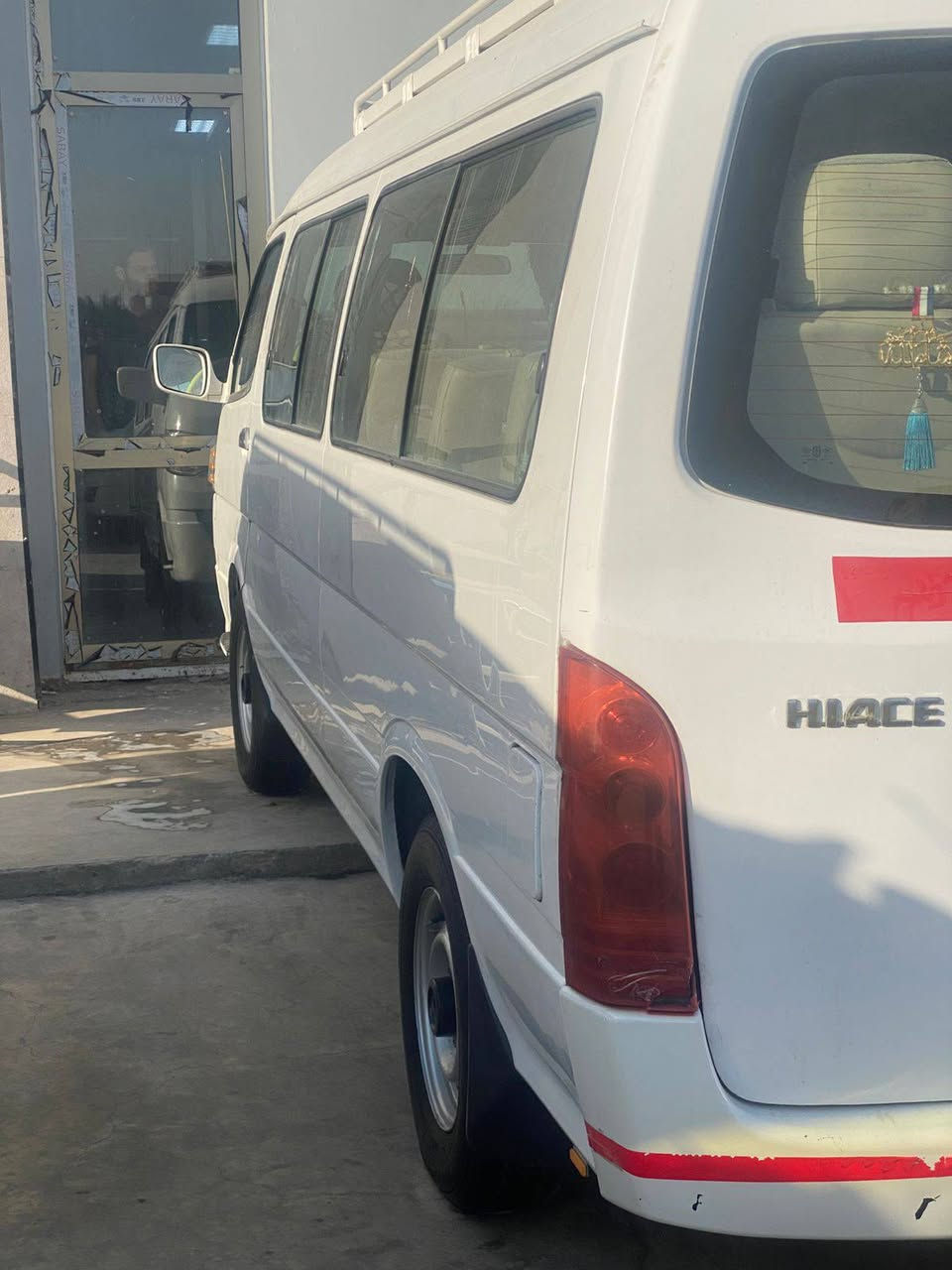 السلام عليكم سيارة اشوان بيهه بس ضربة بل جنطه تلث شبارة 2014سنوية 29هيا وغرامات مصفرة ***********
