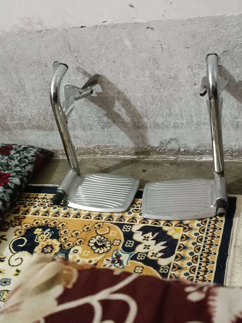 موجود رجلين كراسي موجود توصيل جميع المحافظات الاتصال ***********
