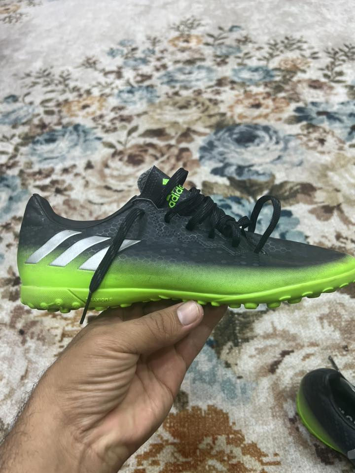 اديداس اصلي بالة 
قياس 41وربع
نظافه فول 
تخفيضات 
40الف مع التوصيل 
للحجز ***********
