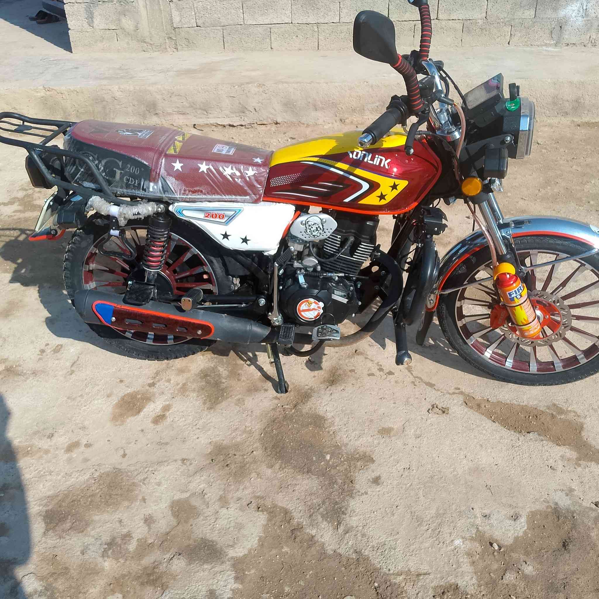 السلام عليكم سولنك لبيع 25زنجيل اوراق سويجات بصمات مكاني القائم الكرابله أو مراوس عله وضع شركه بعده جديده استخدام قليل شراي يتفضل وهاذه رقمي ***********
